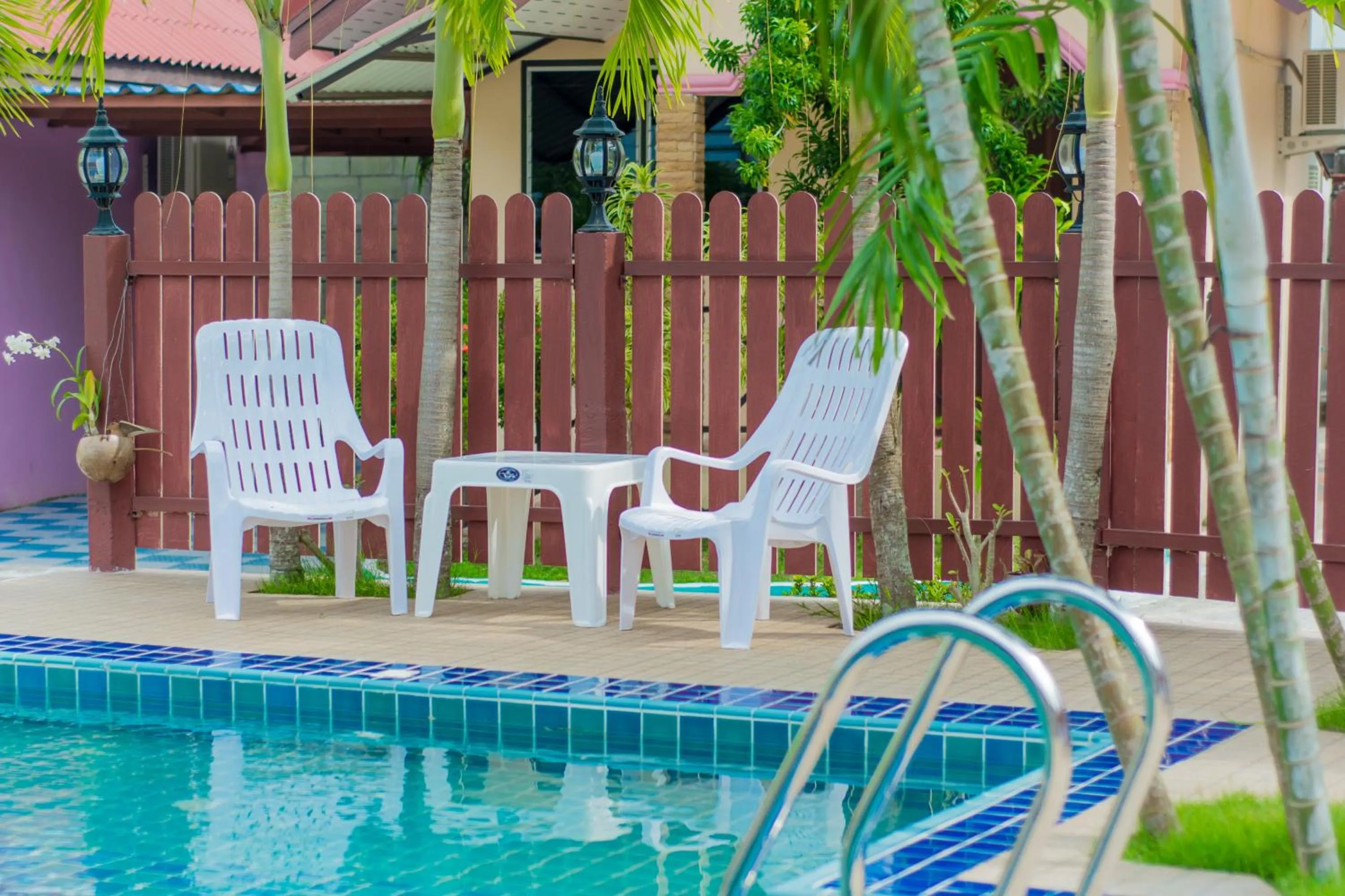 Swimming pool in Phaithong Sotel Resort