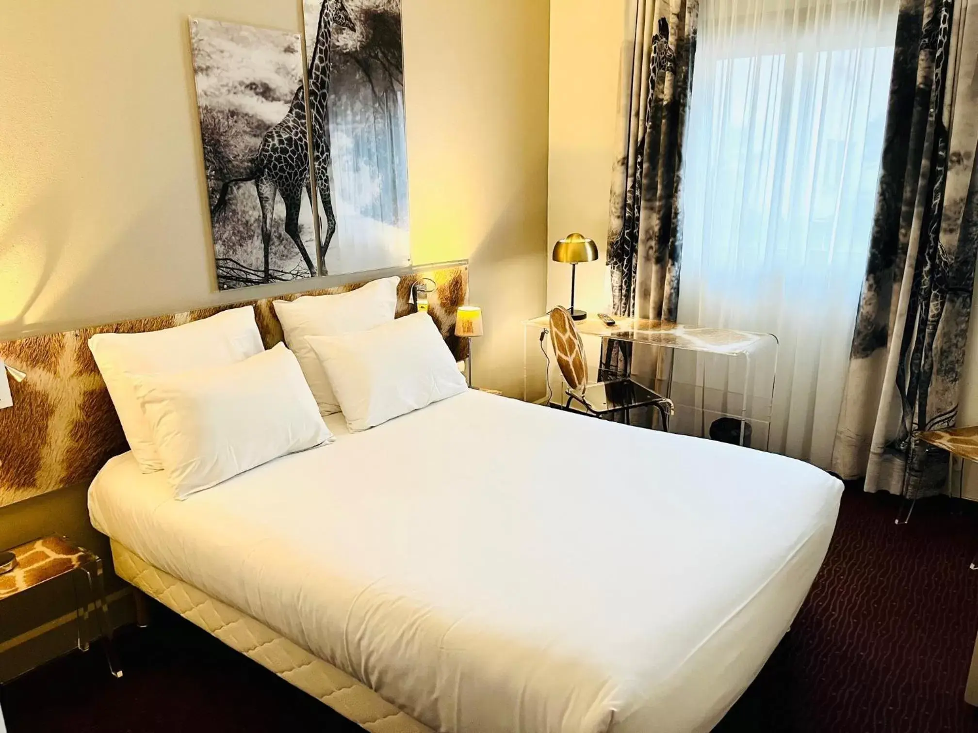 Single Room in Hotel Le Cardinal Rueil Centre Single Room in Hotel Le Cardinal Rueil Centre