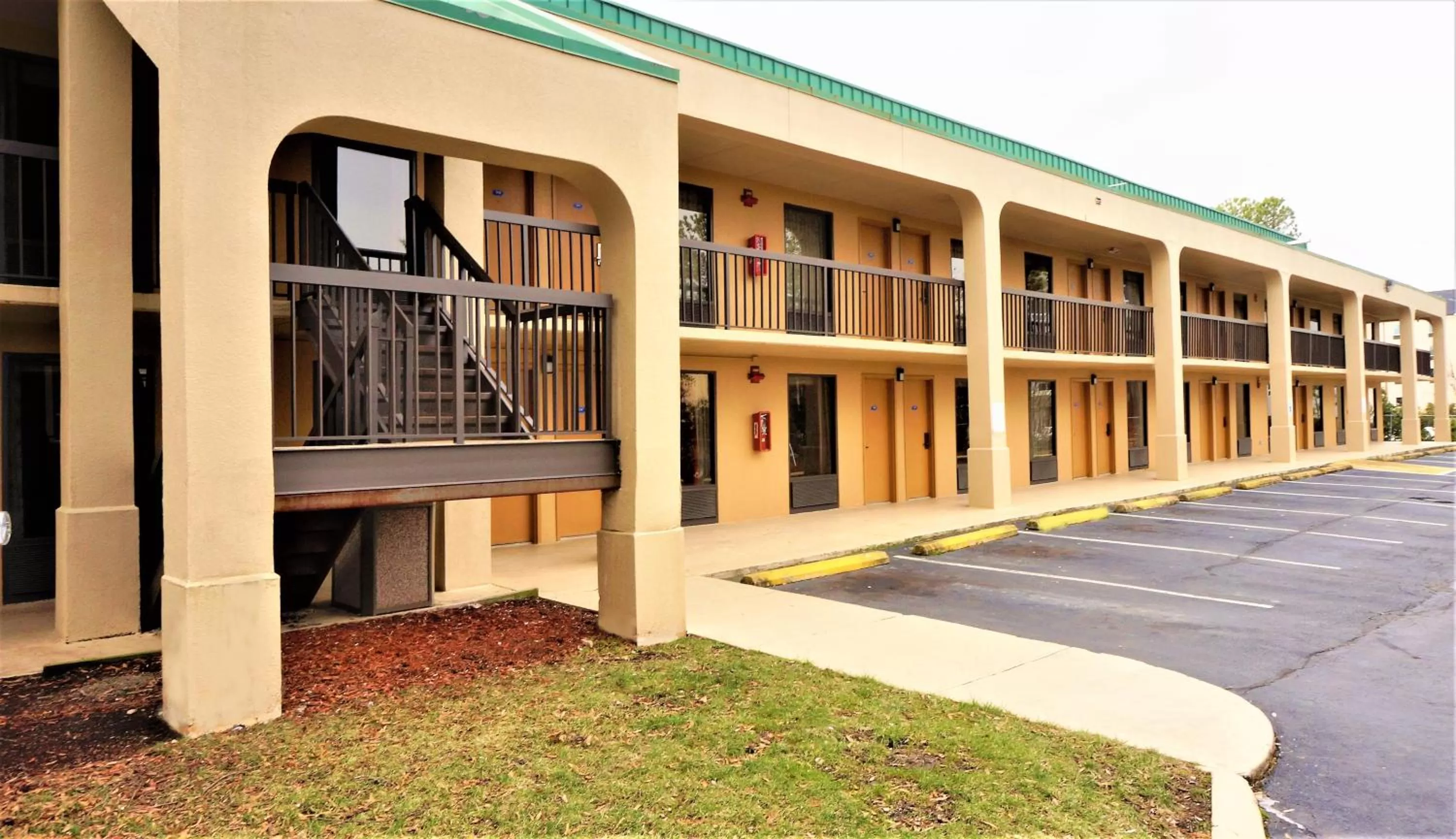 Howard Johnson by Wyndham Greensboro Near the Coliseum