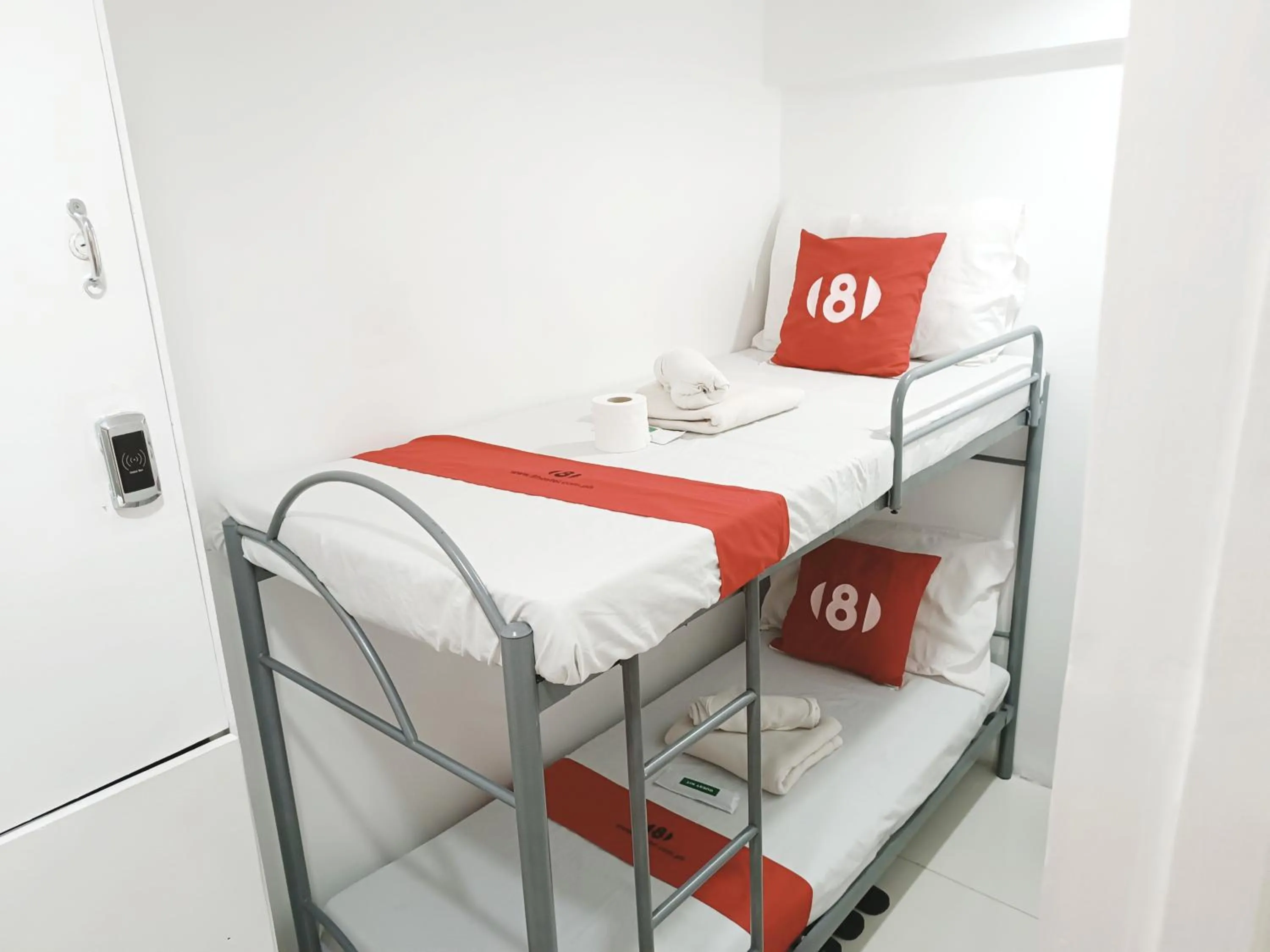 bunk bed, Bed in 8Hostel