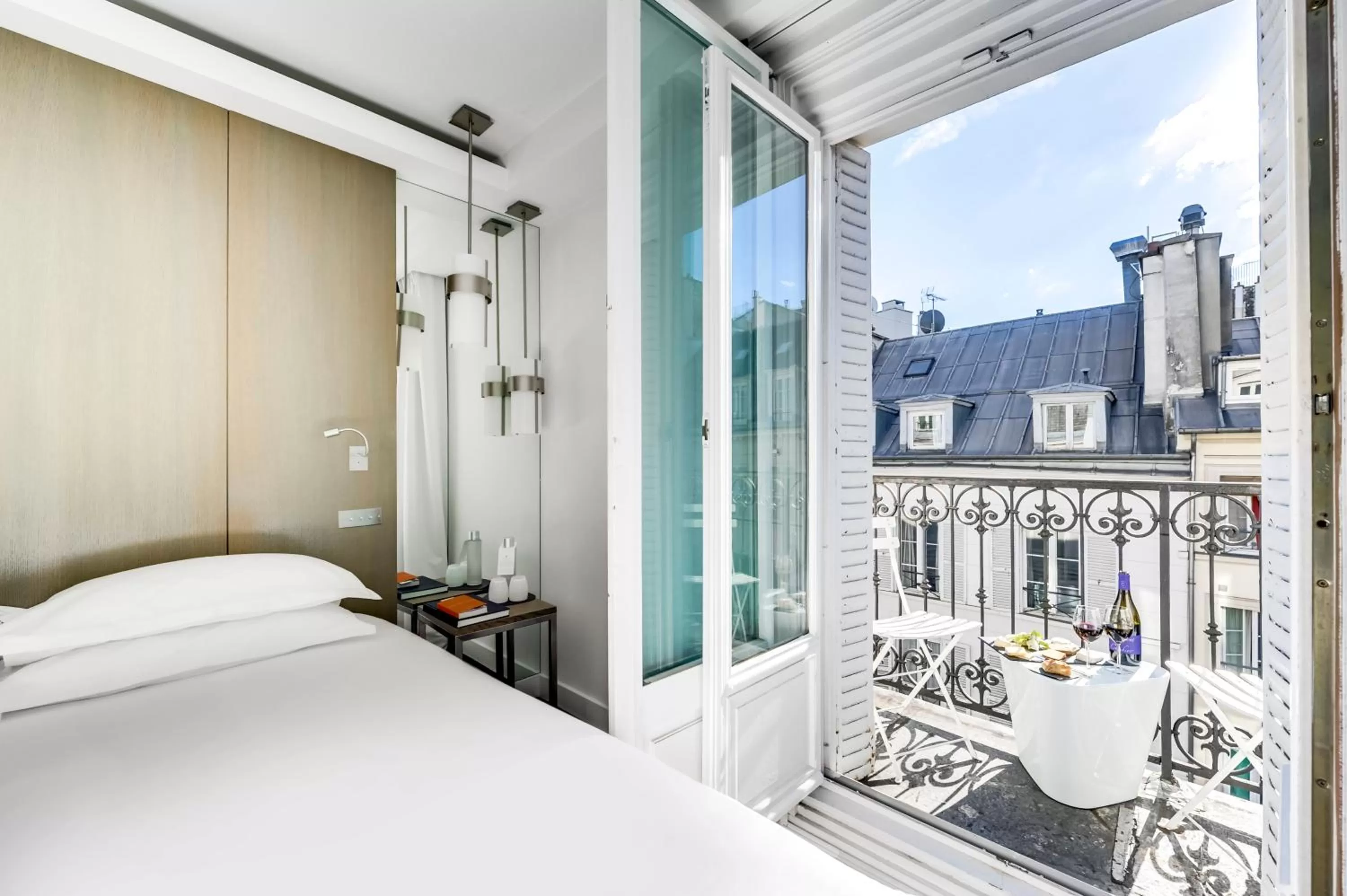 City view, Bed in Le A