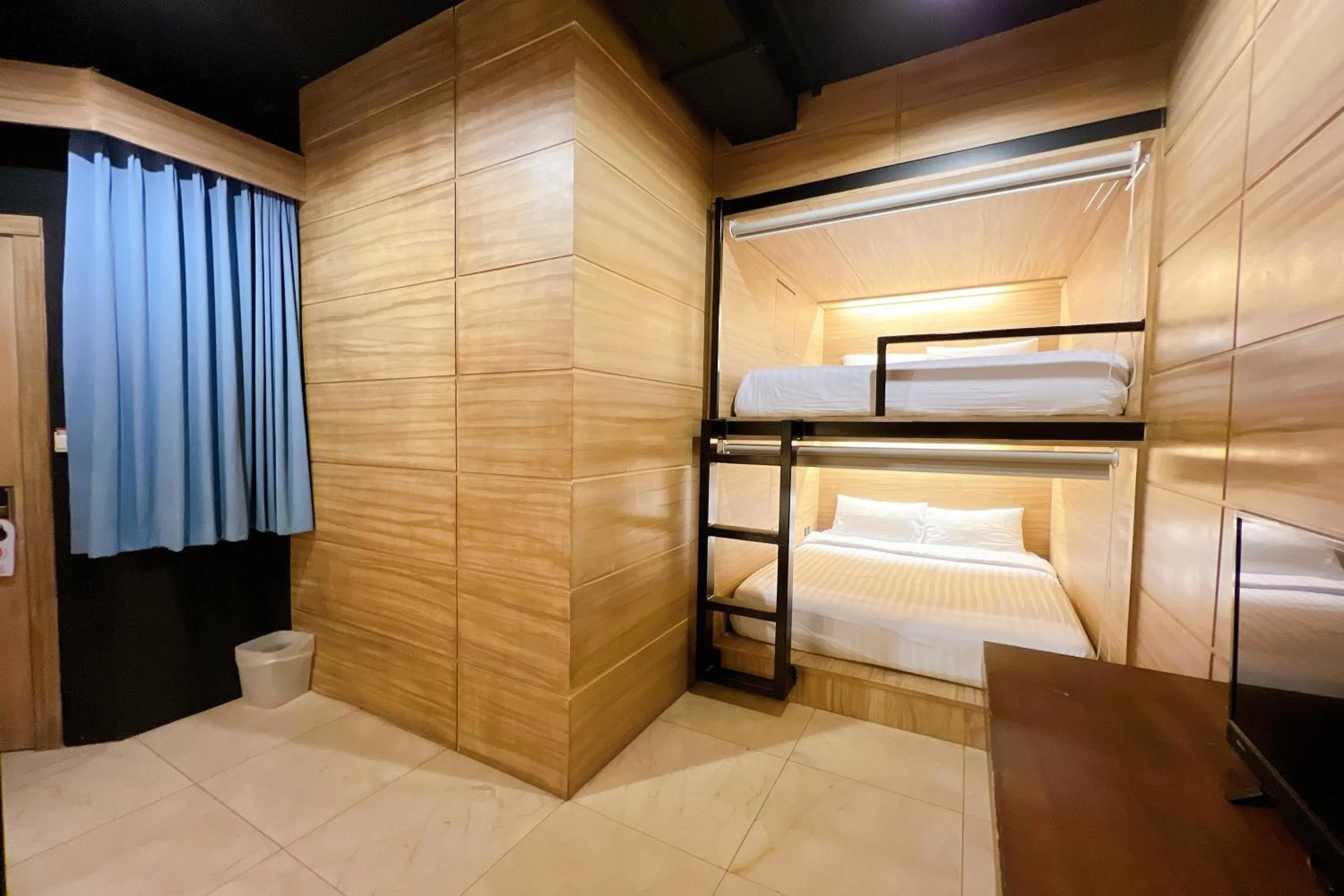 Bedroom, Bed in The Bedrooms Hostel Pattaya