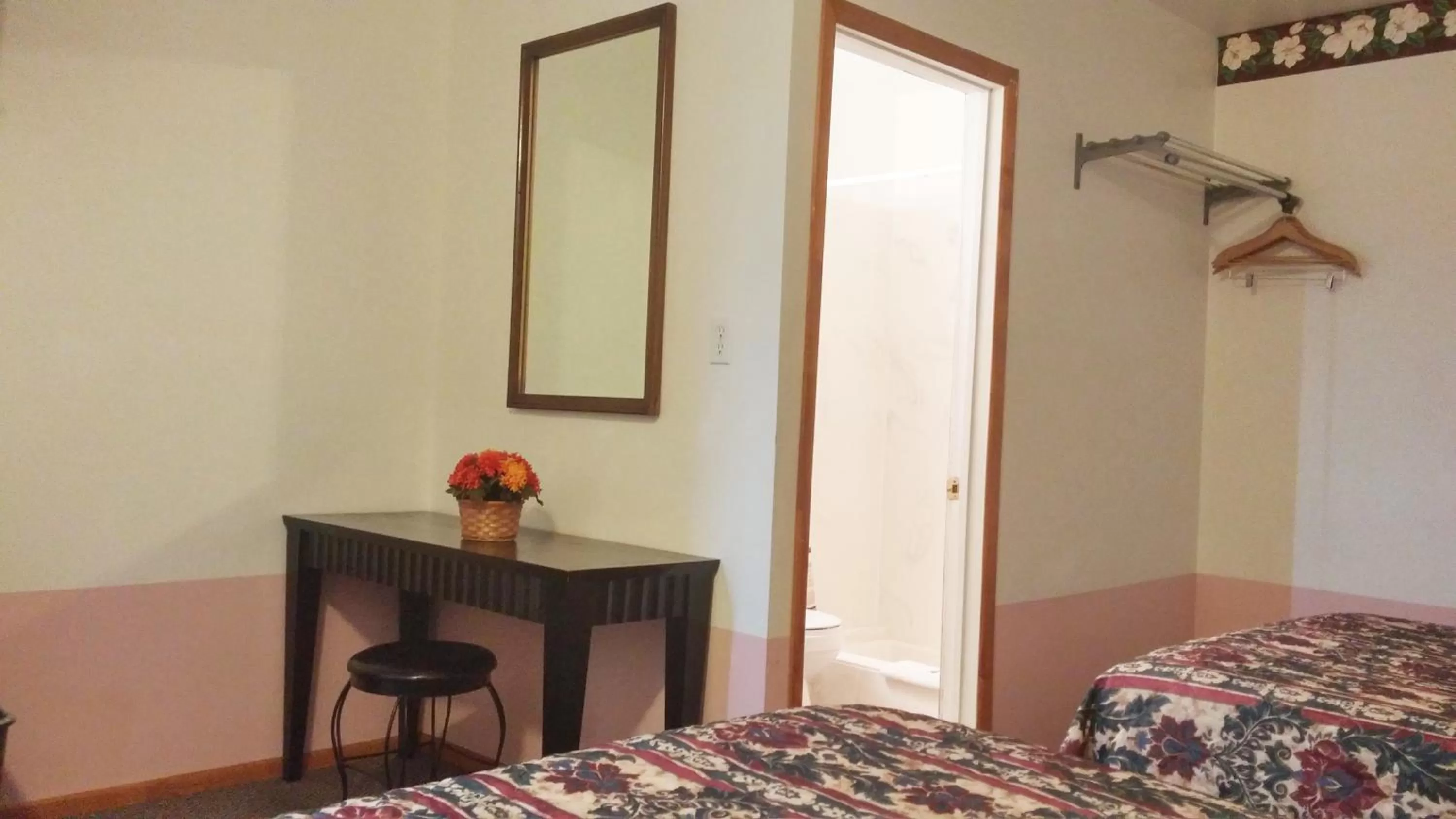 Bed in American Inn Motel Canon City