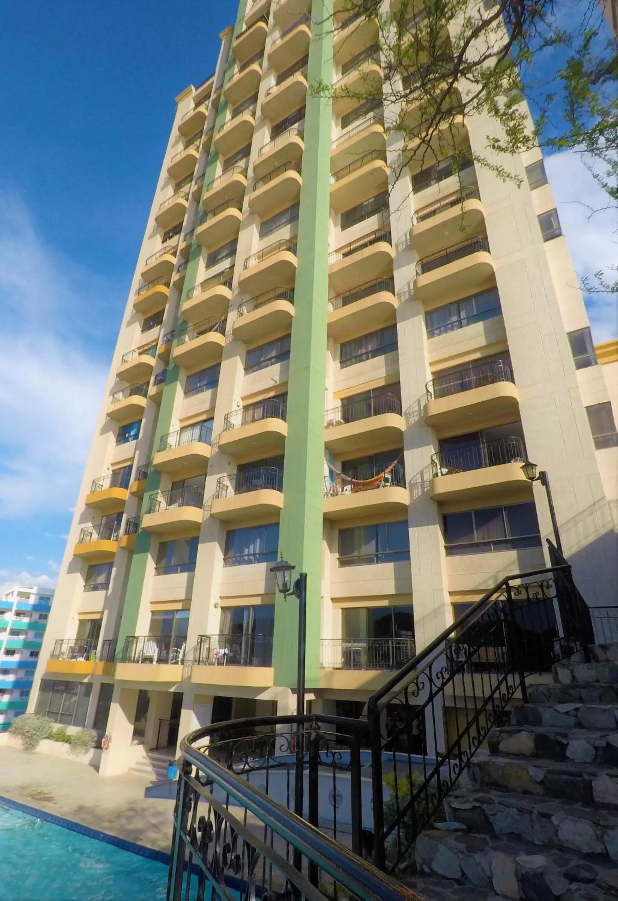 Property building in Edificio El Peñon del Rodadero Apartamento Playa Rodadero