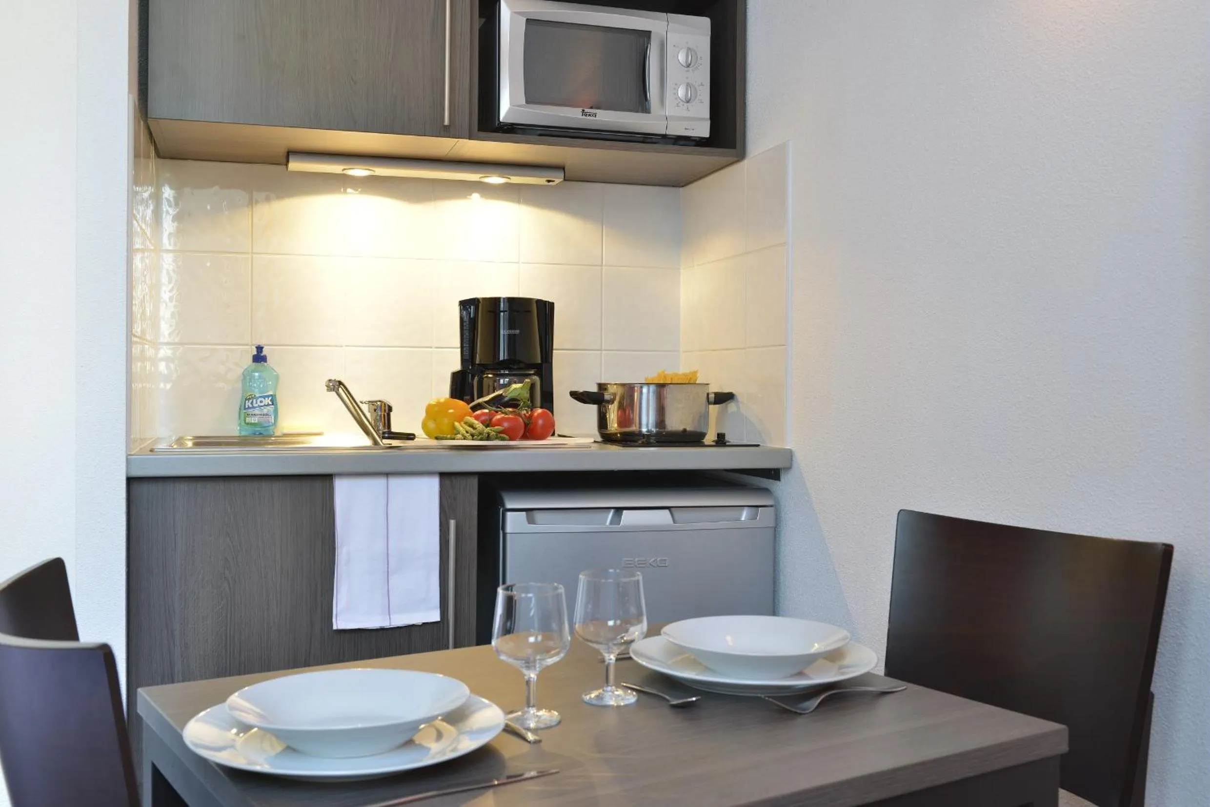 Kitchen or kitchenette in Aparthotel Adagio Access Toulouse St Cyprien