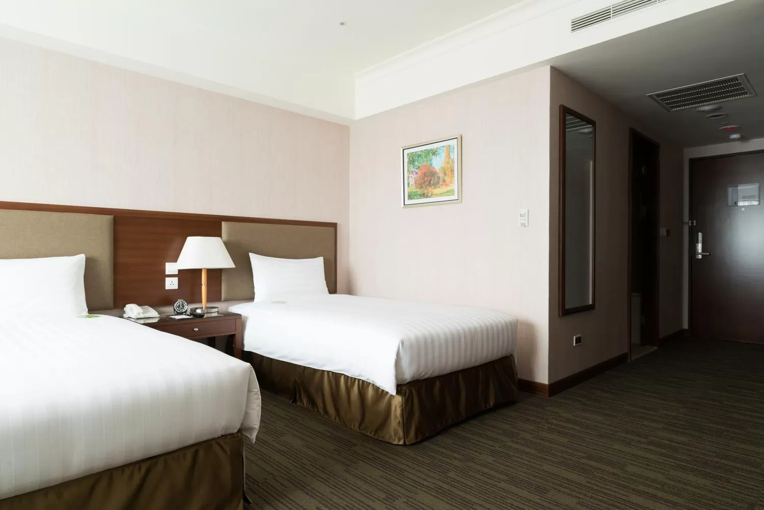 Photo of the whole room, Bed in Fushin Hotel Taipei