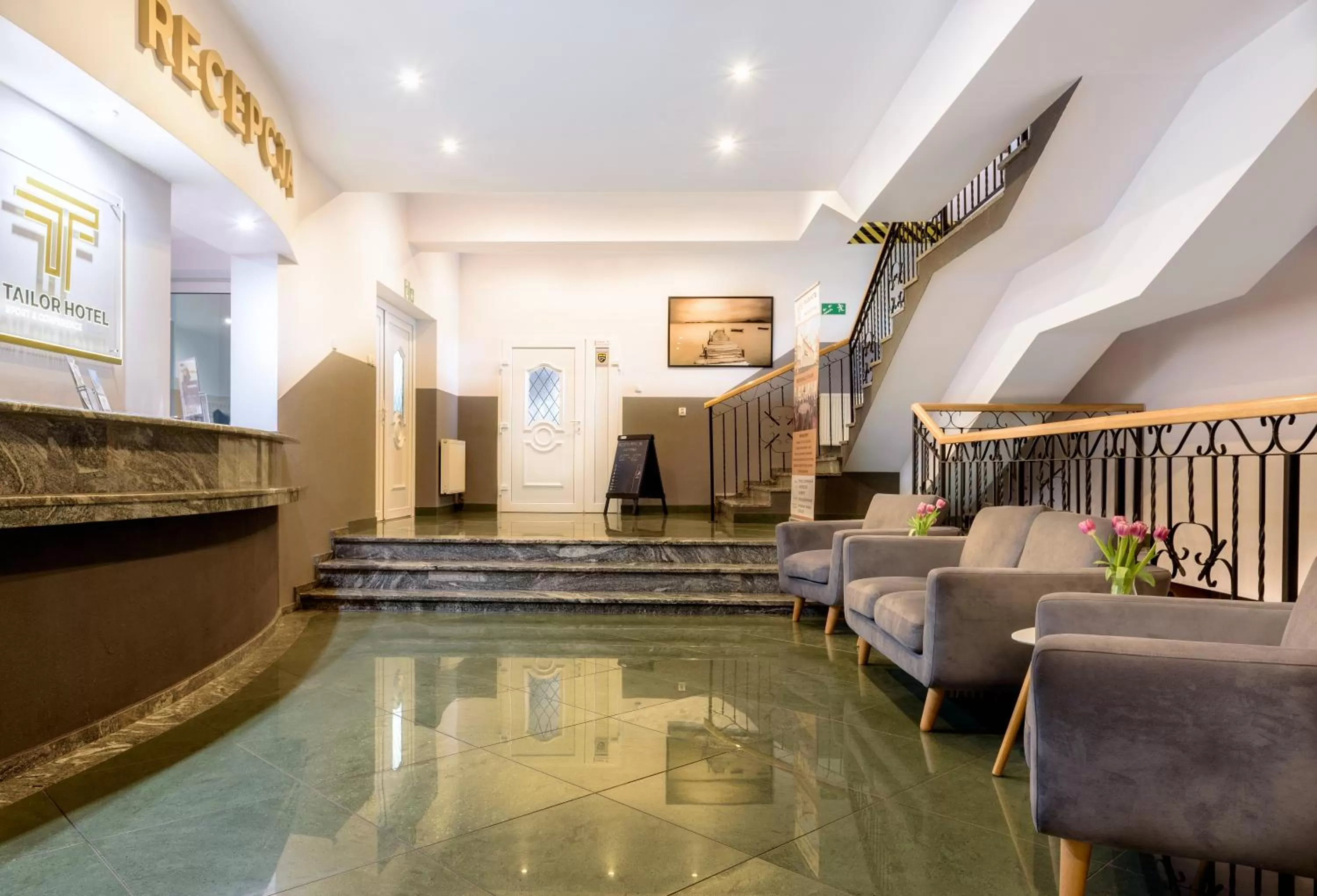 Lobby or reception in Tailor Hotel Sport & Conference