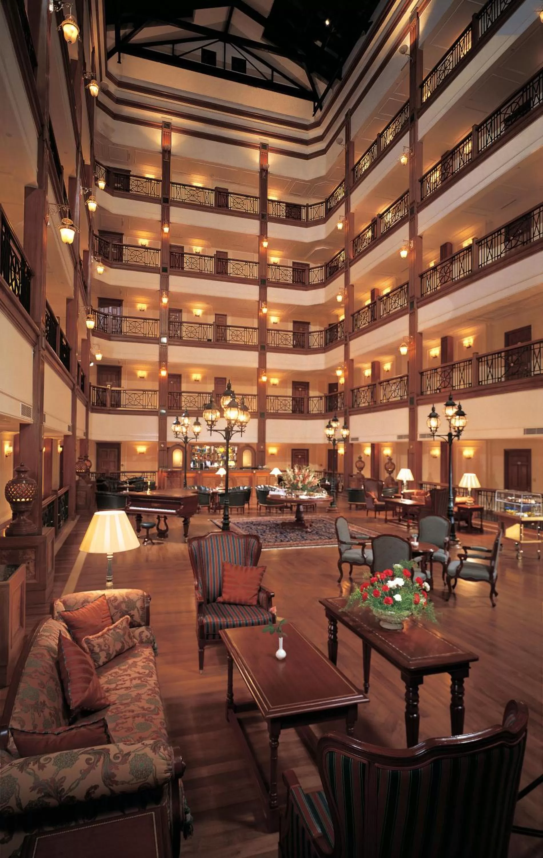 Lounge or bar in The Oberoi Cecil