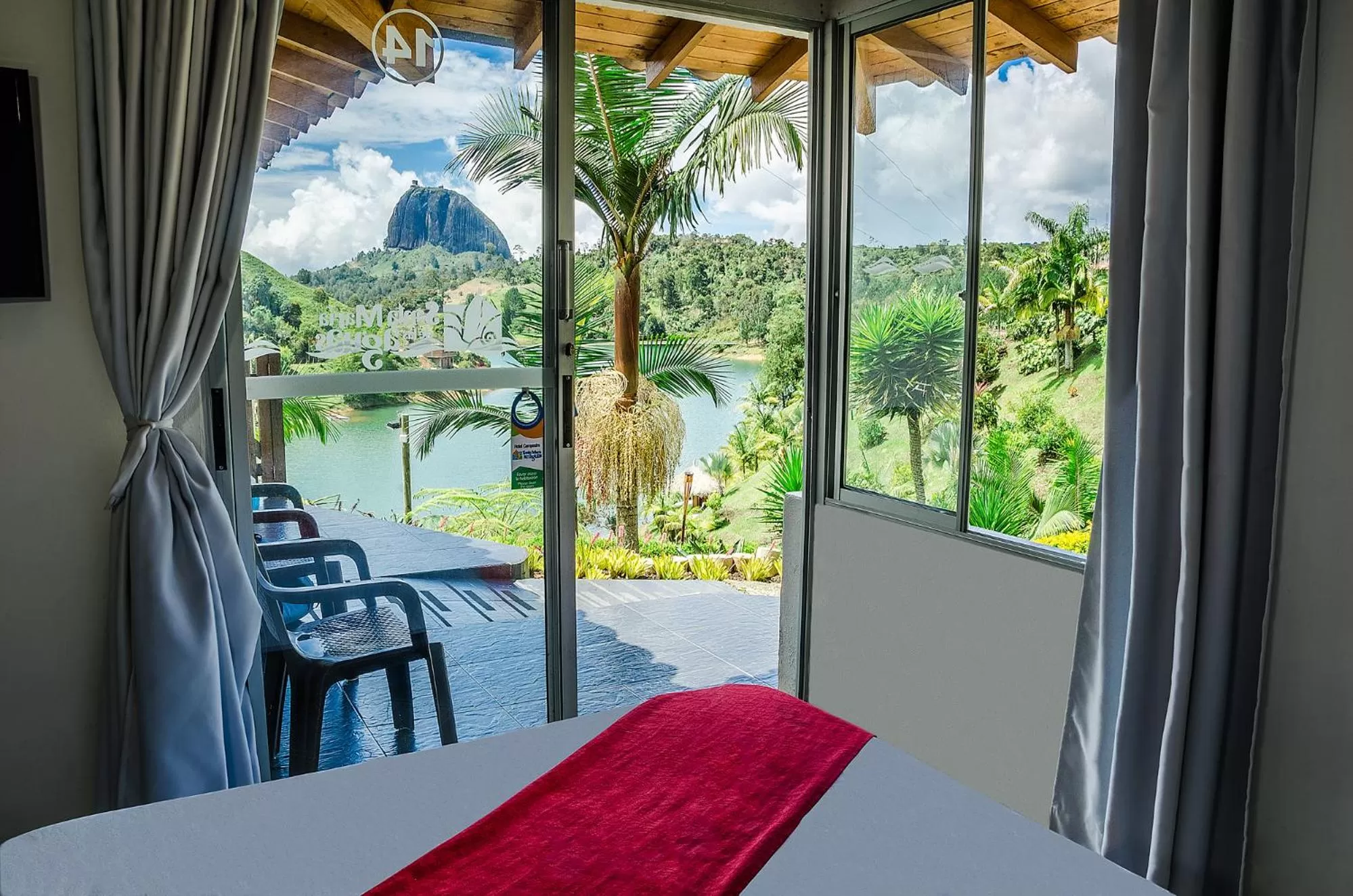 Double Room with View in Hotel Santa Maria de las Aguas Peñol