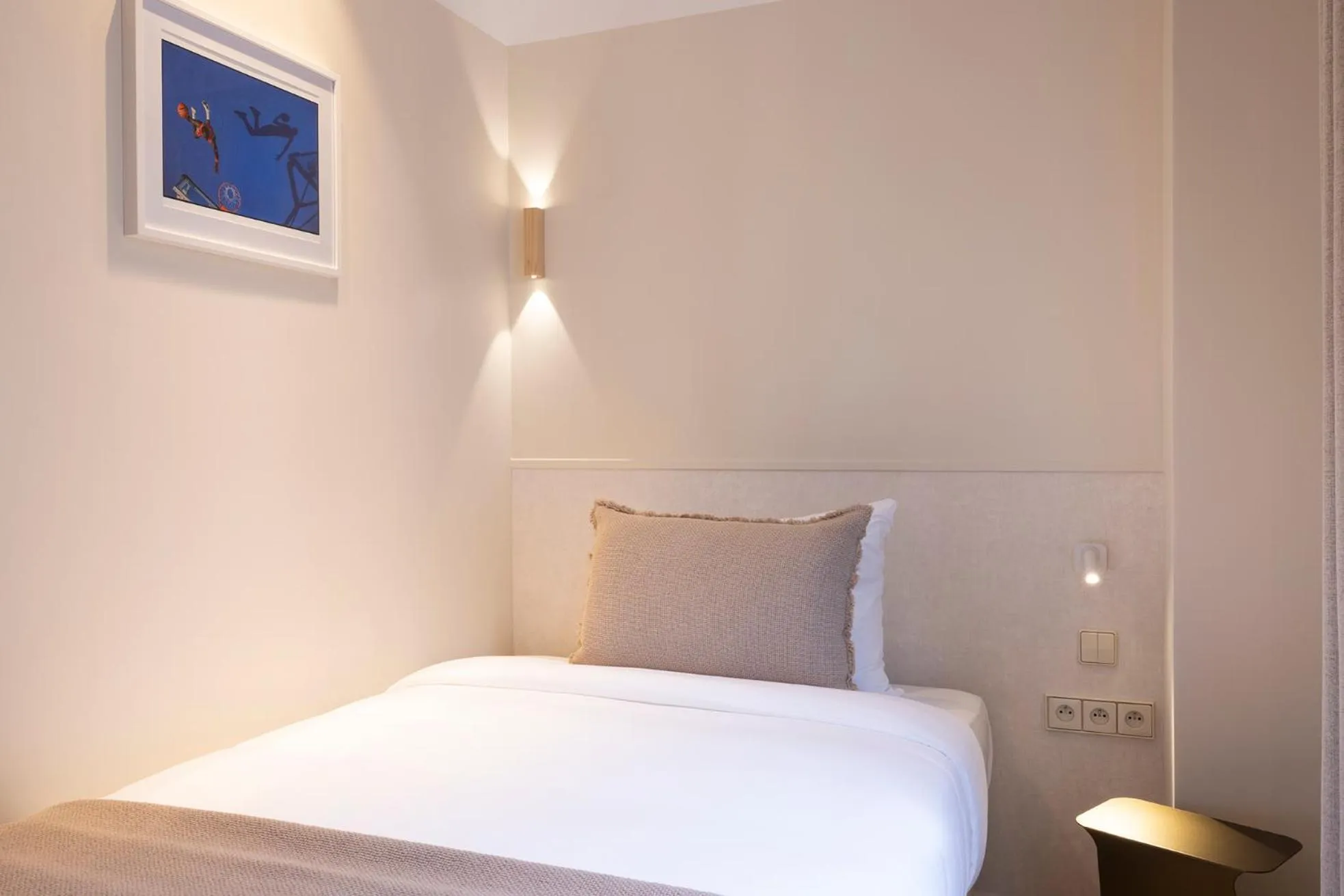 Photo of the whole room, Bed in Hôtel Le Daum