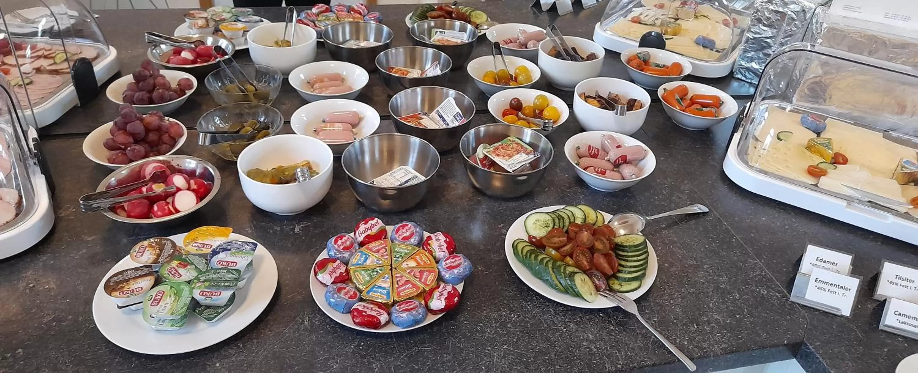 Buffet breakfast in Apartment-Hotel Schillerplatz