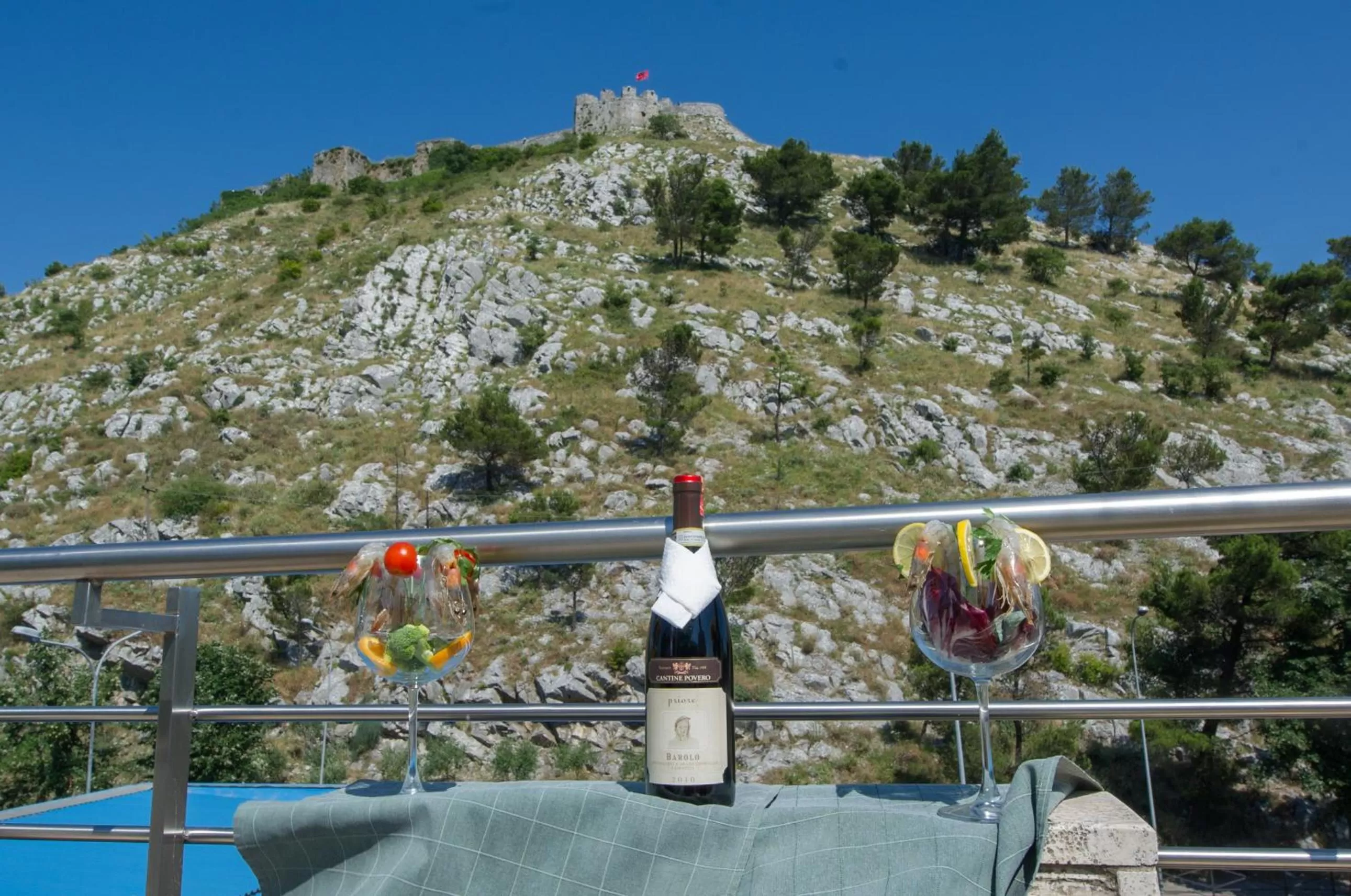 Restaurant/places to eat, Balcony/Terrace in Luani A Hotel