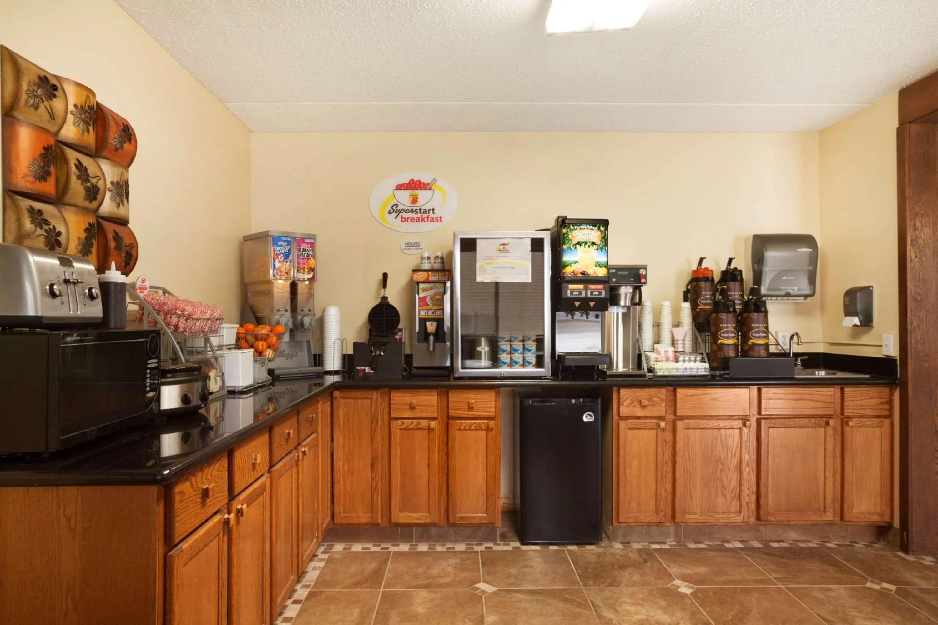 Restaurant/places to eat in Super 8 by Wyndham West Fargo Main Ave ND