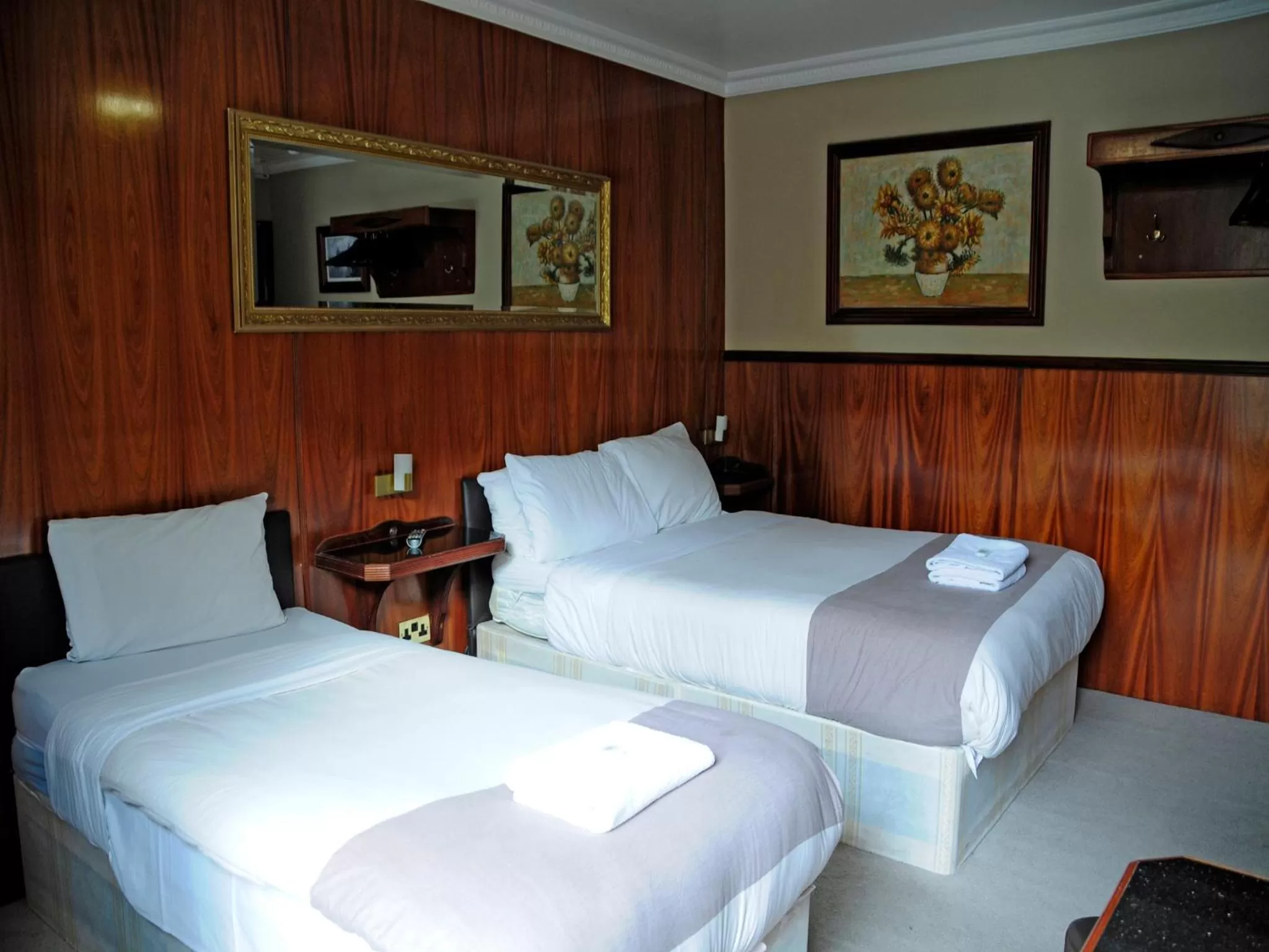 Photo of the whole room, Bed in Cricklewood Lodge Hotel