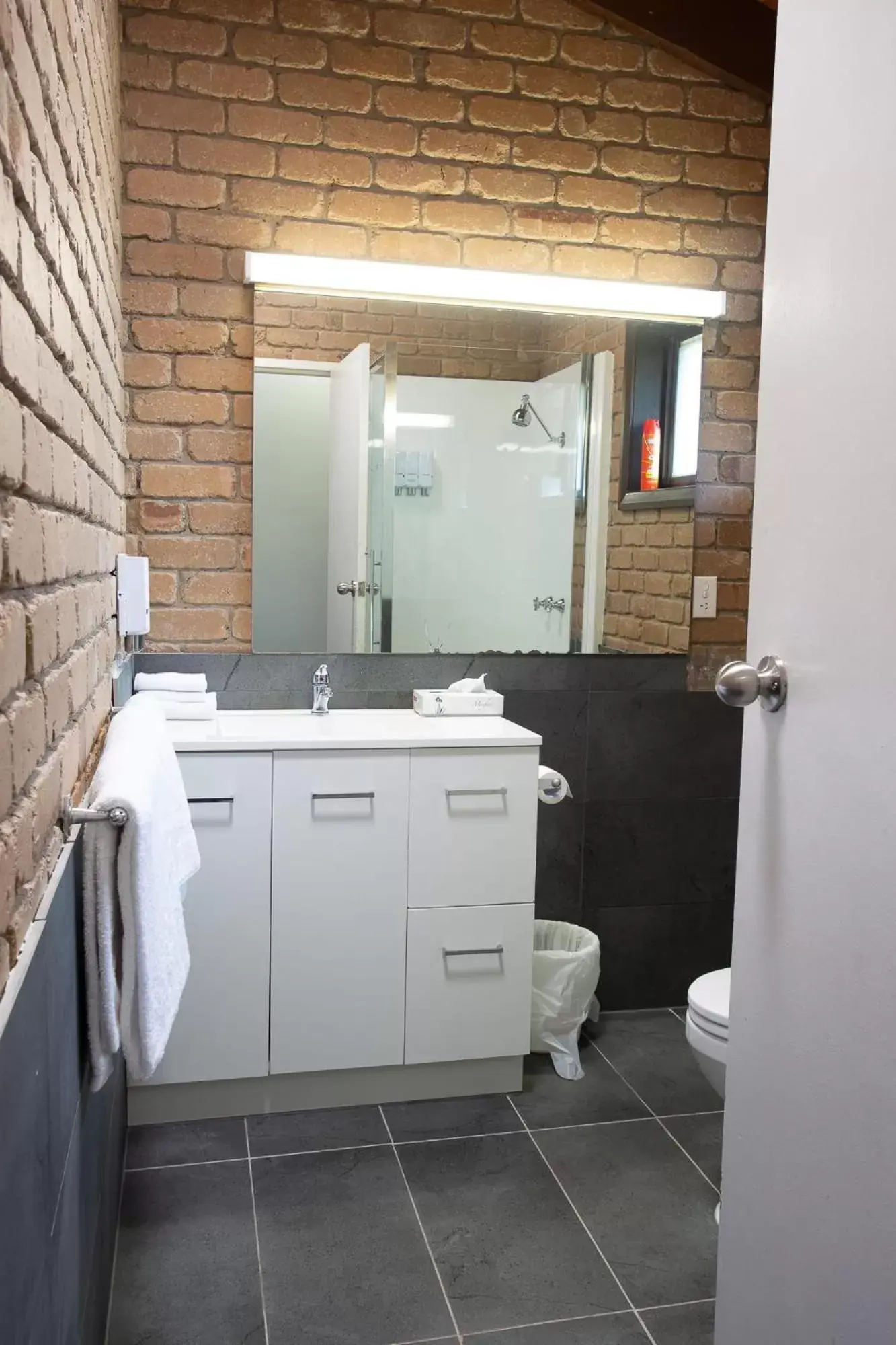 Standard Room with Queen Bed and Single Bed - Non-Smoking in Goldfields Motel Standard Room with Queen Bed and Single Bed - Non-Smoking in Goldfields Motel