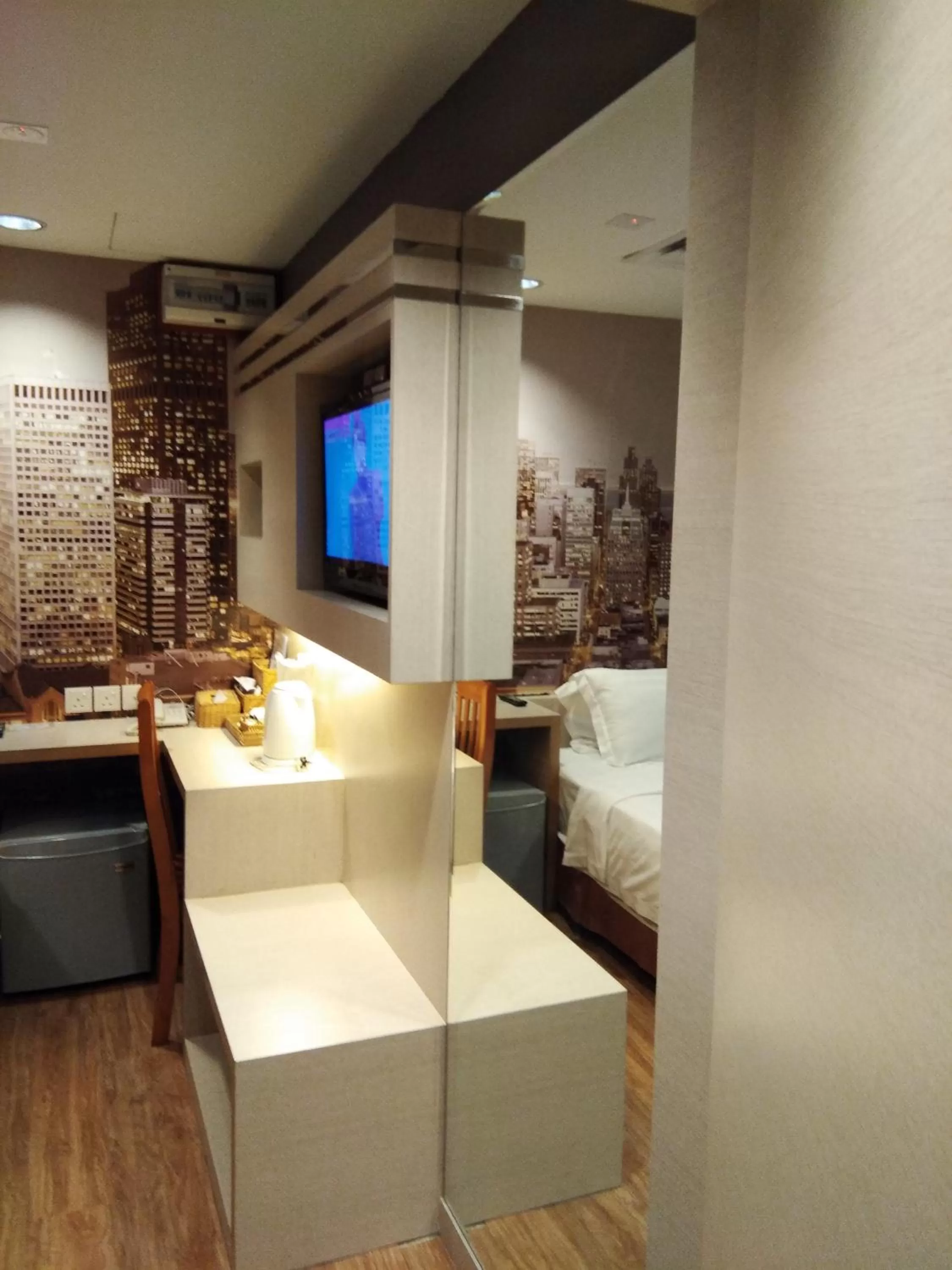 TV and multimedia, Bed in Kinabalu Daya Hotel