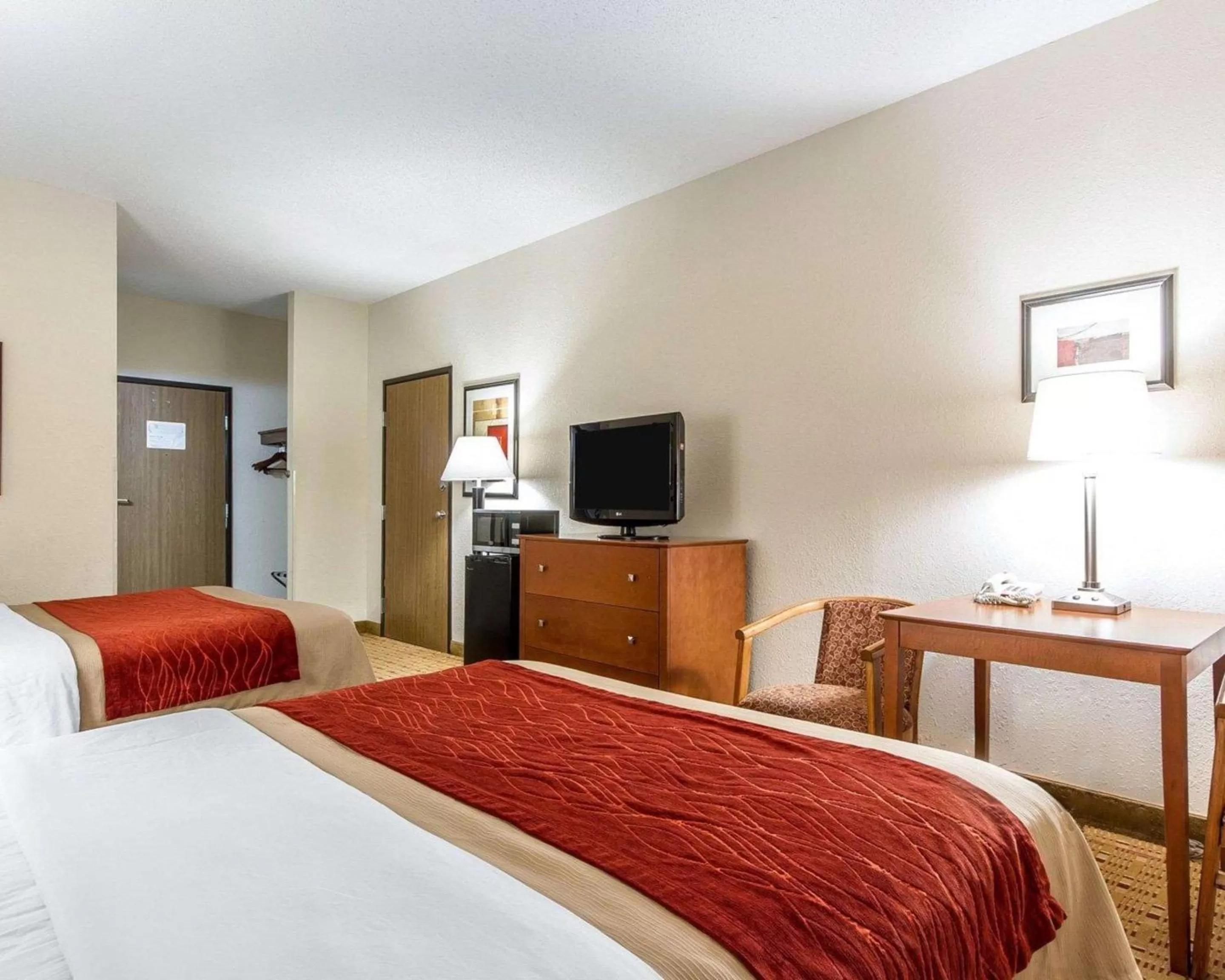 Photo of the whole room, Bed in Quality Inn & Suites Eau Claire University Area