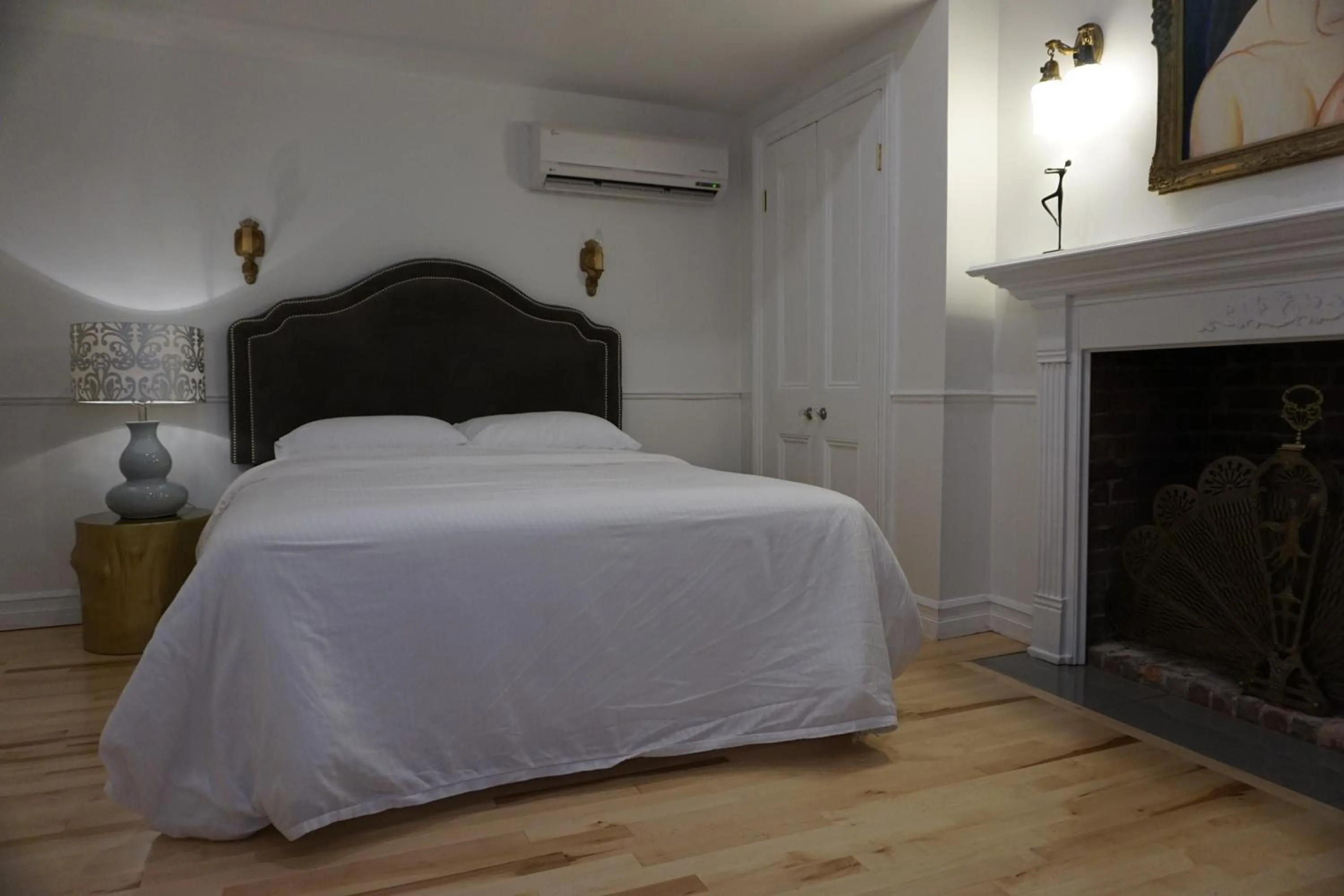Bed in Hôtel Marie-Rollet