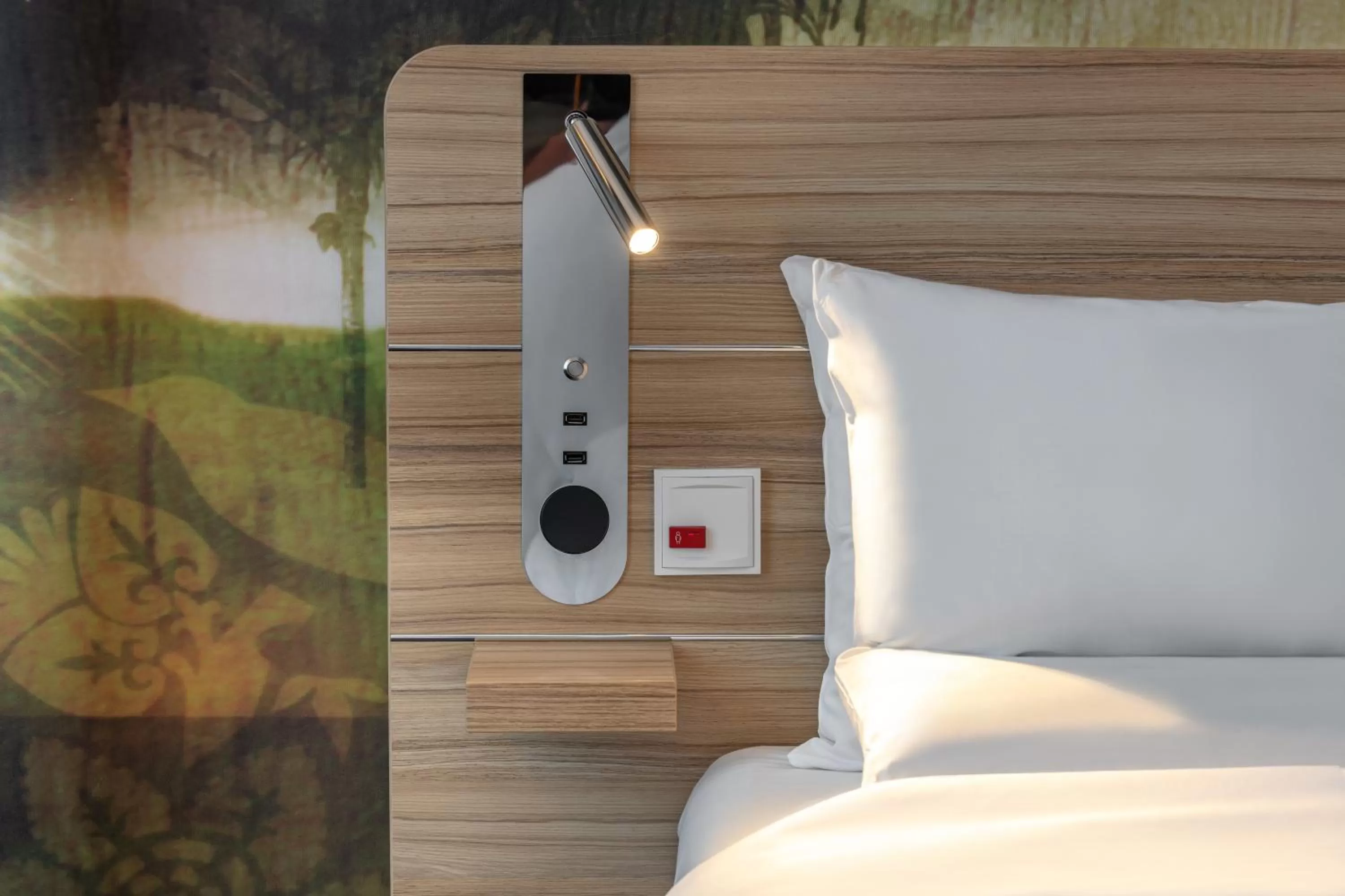 Photo of the whole room, Bed in Novotel Wien Hauptbahnhof