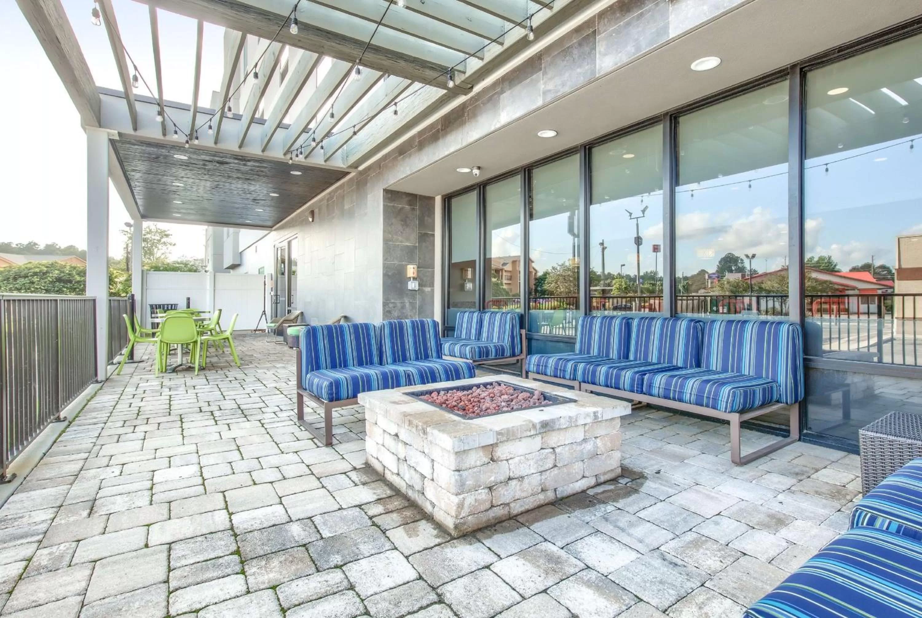 Patio in Home2 Suites by Hilton Mobile West I-10 Tillmans Corner