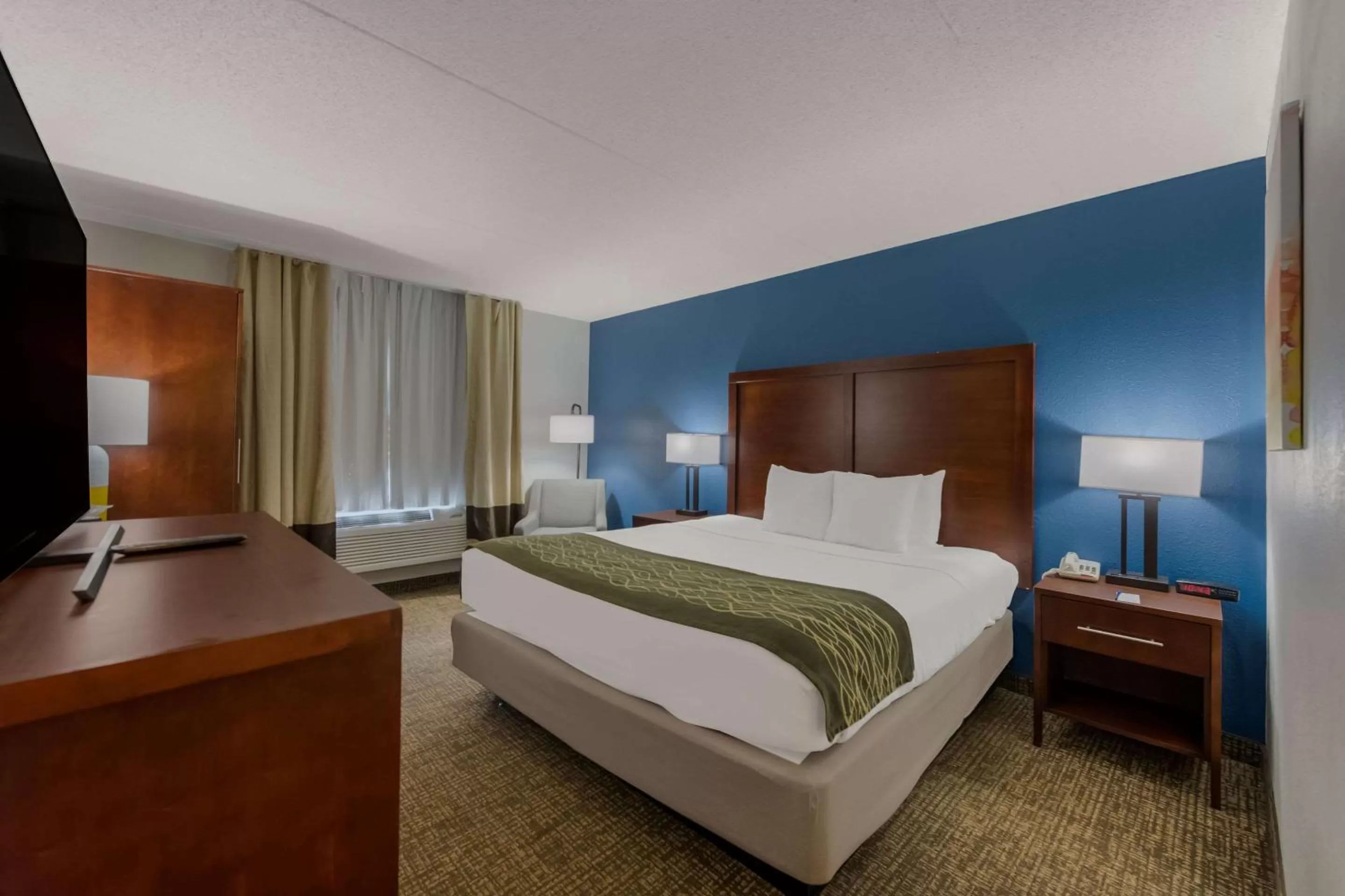 Bedroom, Bed in Comfort Inn Newport News - Hampton I-64
