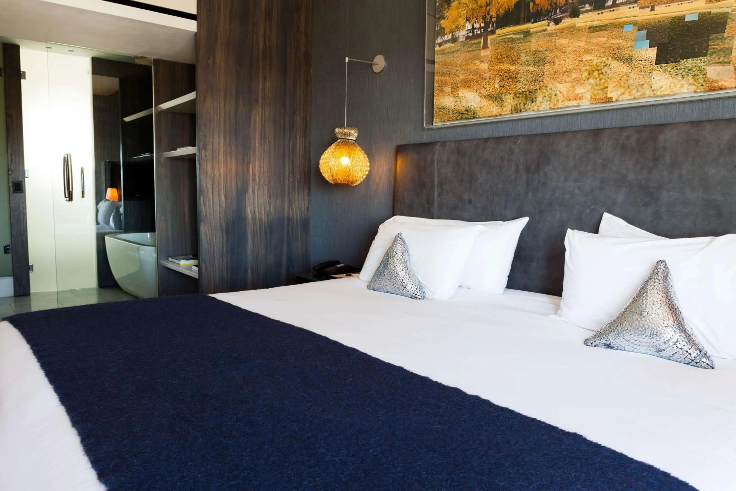 Photo of the whole room, Bed in Esplendor Plaza Francia