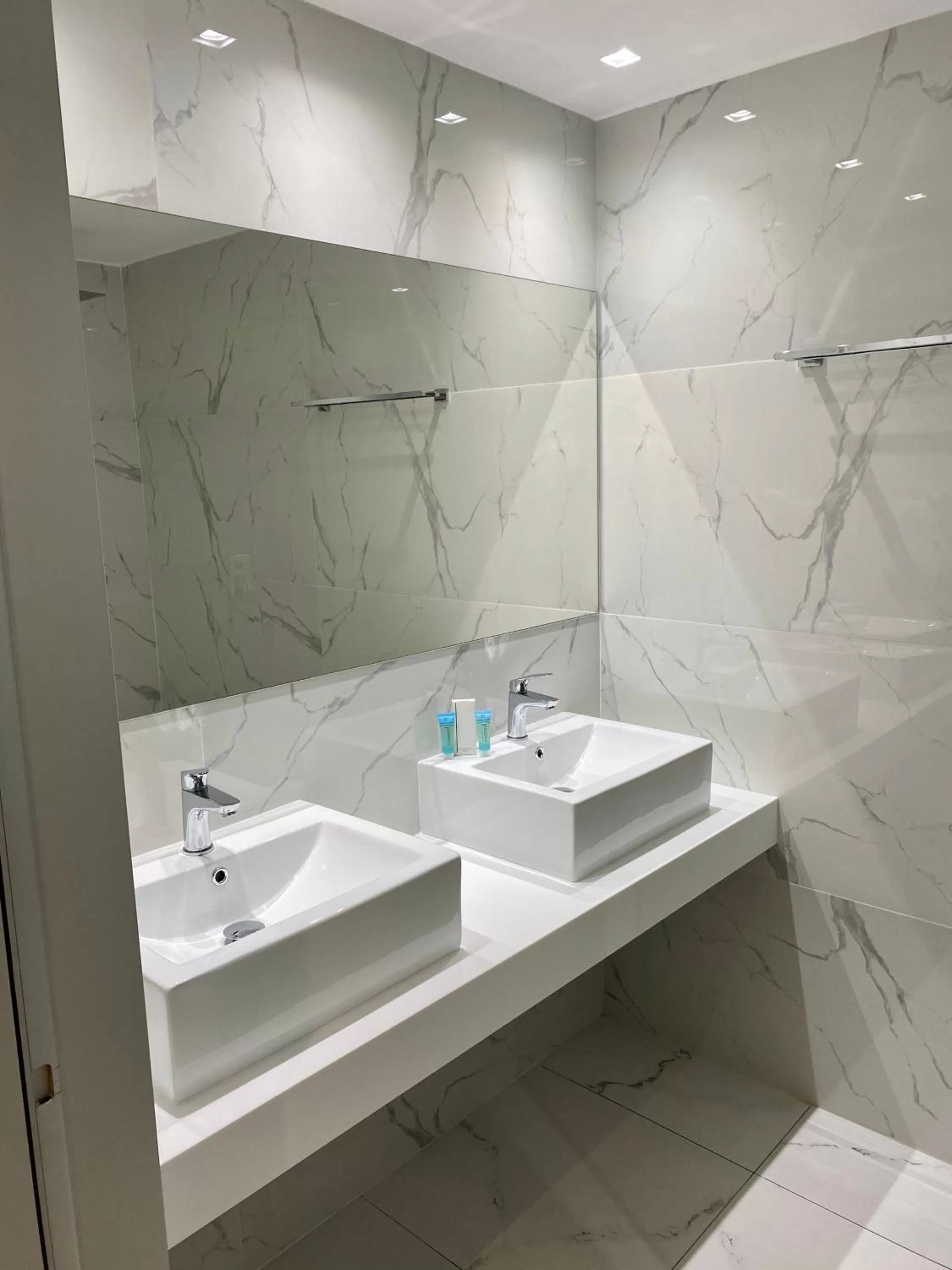 Toilet in Agrelli Hotel & Suites