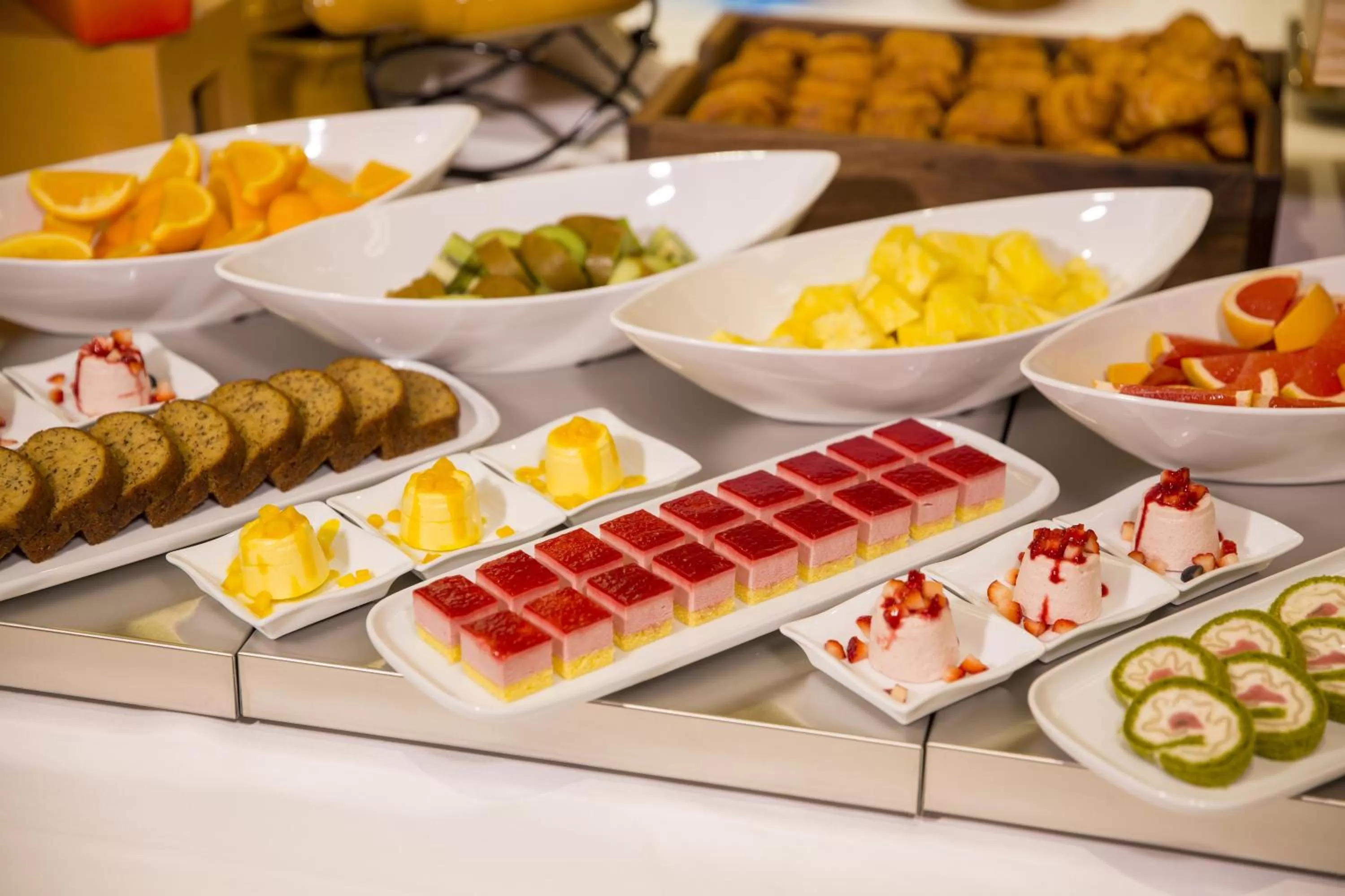 Buffet breakfast in Hotel Monterey Kobe