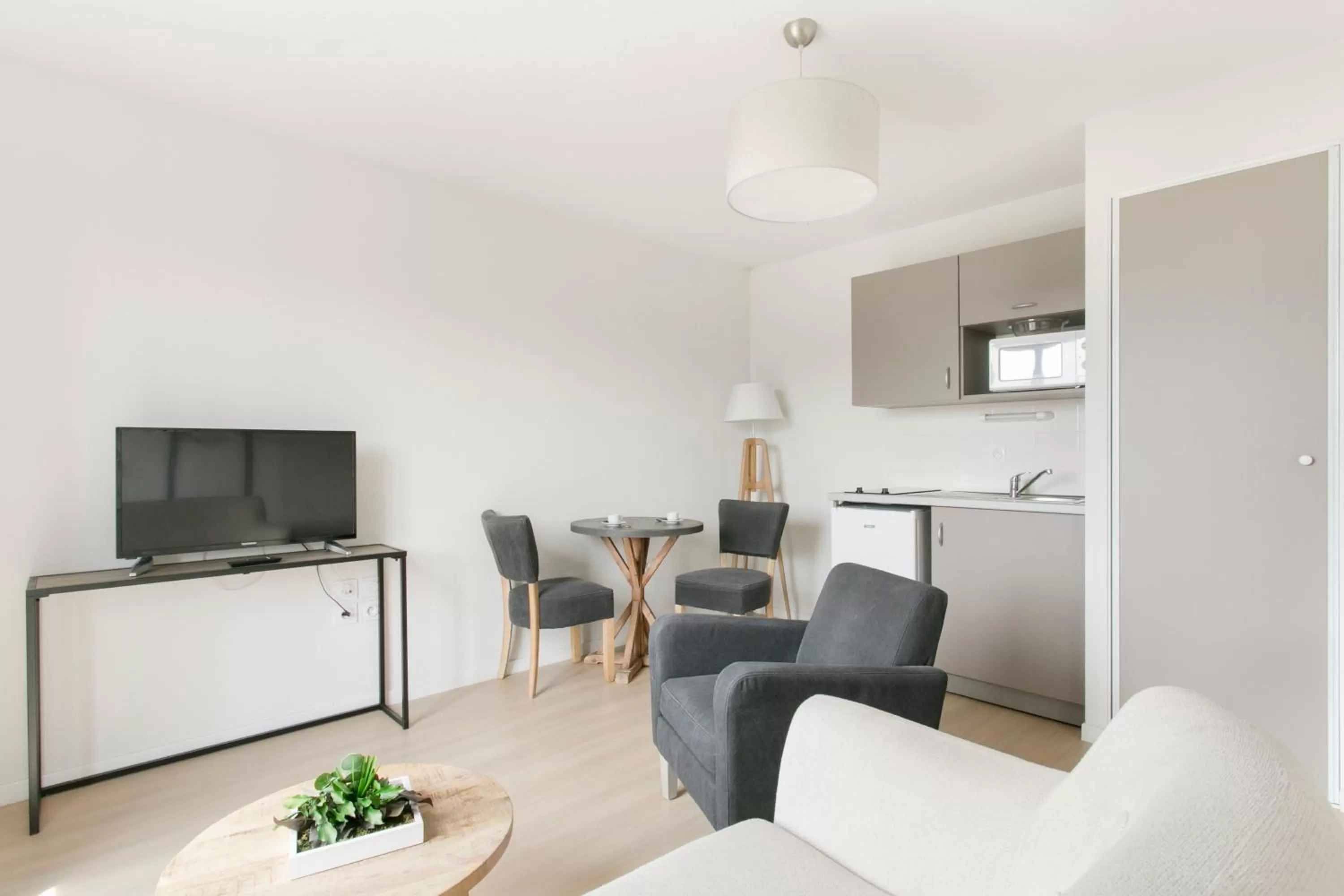 Seating area in Zenao Appart'hôtels Troyes