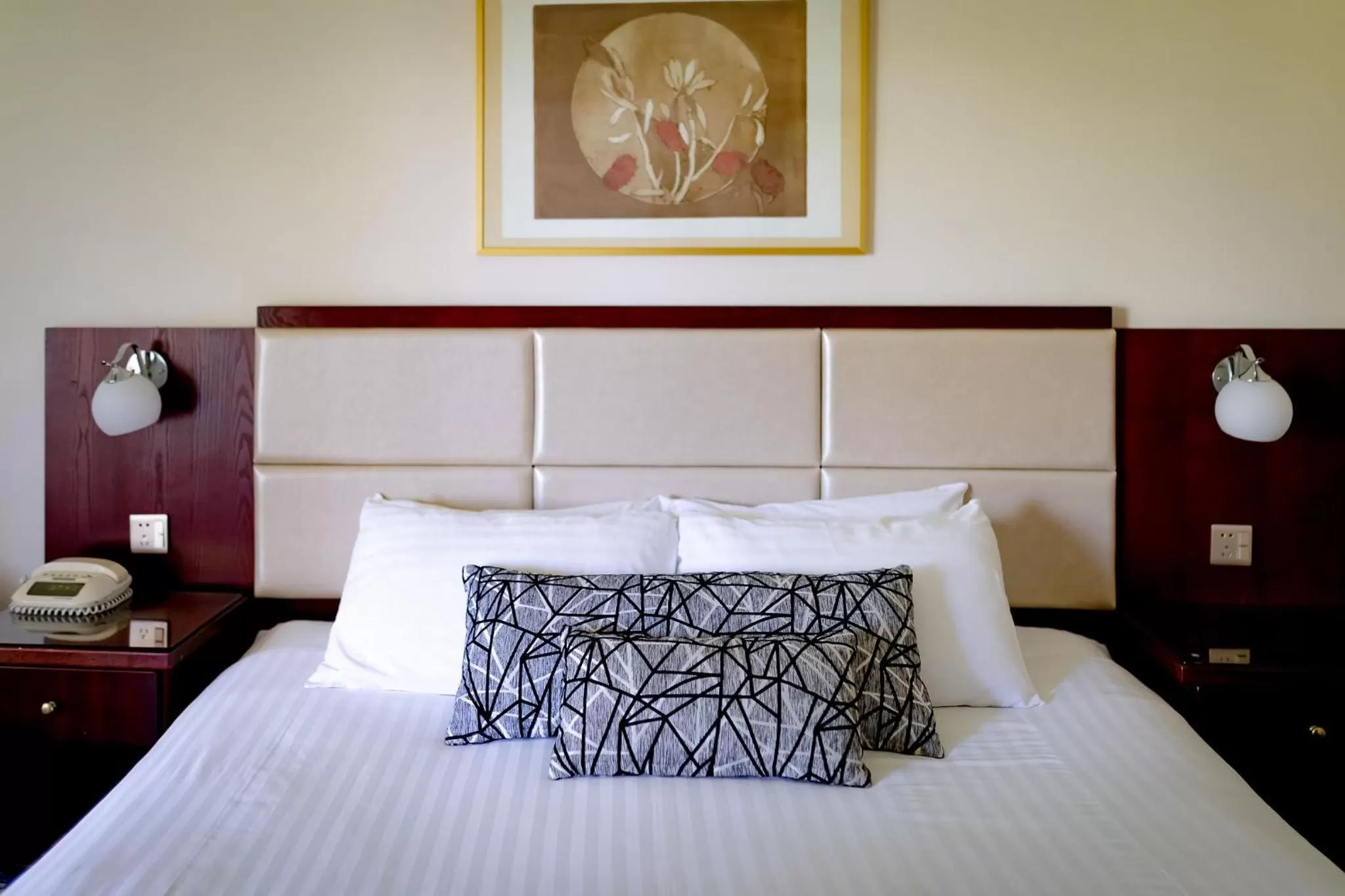 Photo of the whole room, Bed in Charbonnier Motor Inn