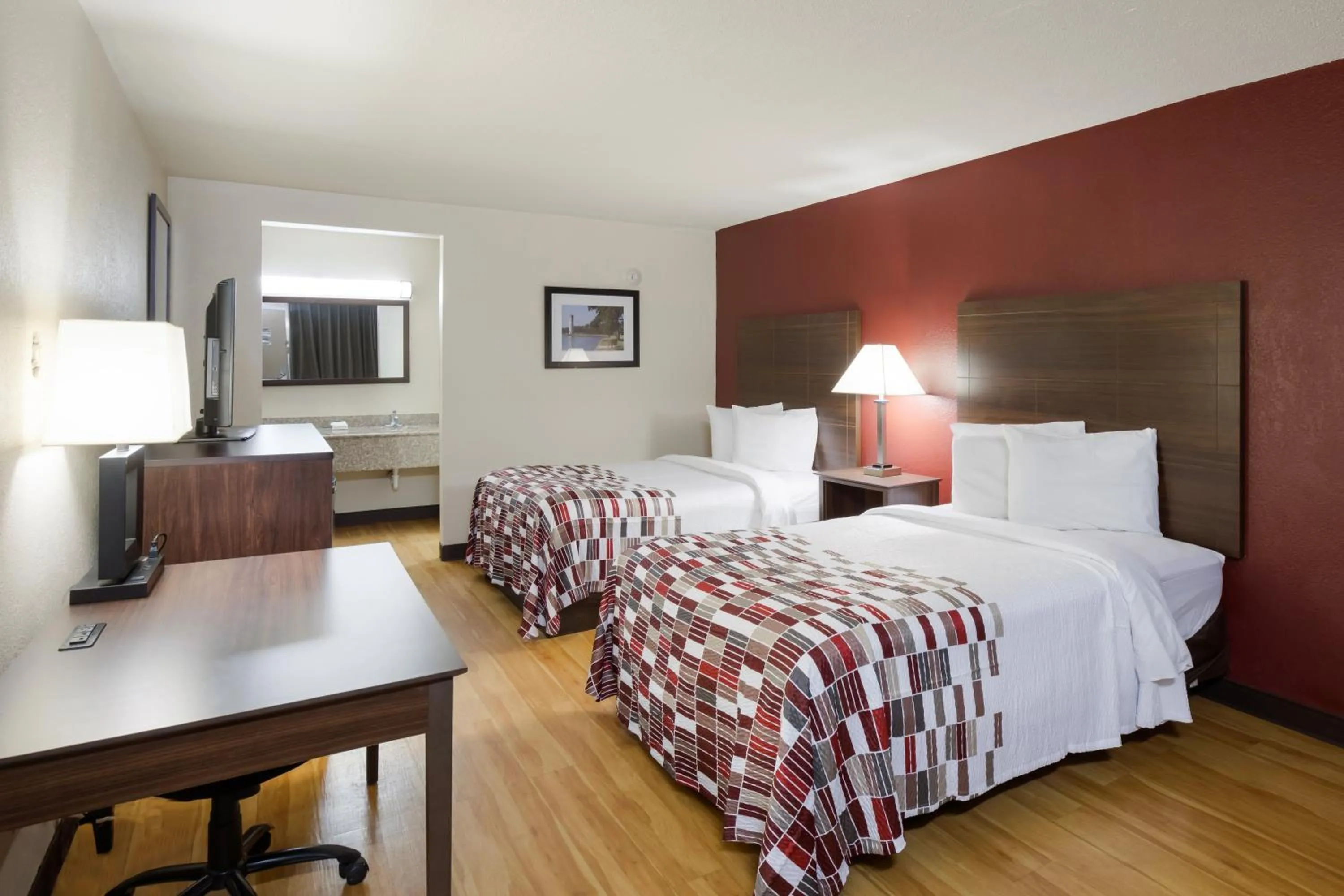 Photo of the whole room, Bed in Horizon Inn & Suites