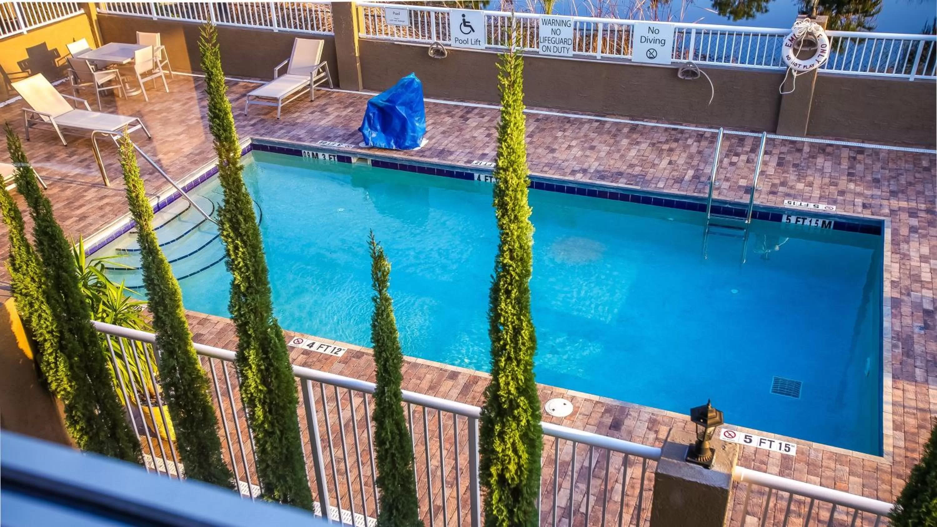 Swimming pool in Holiday Inn Express Daytona Beach - Speedway by IHG