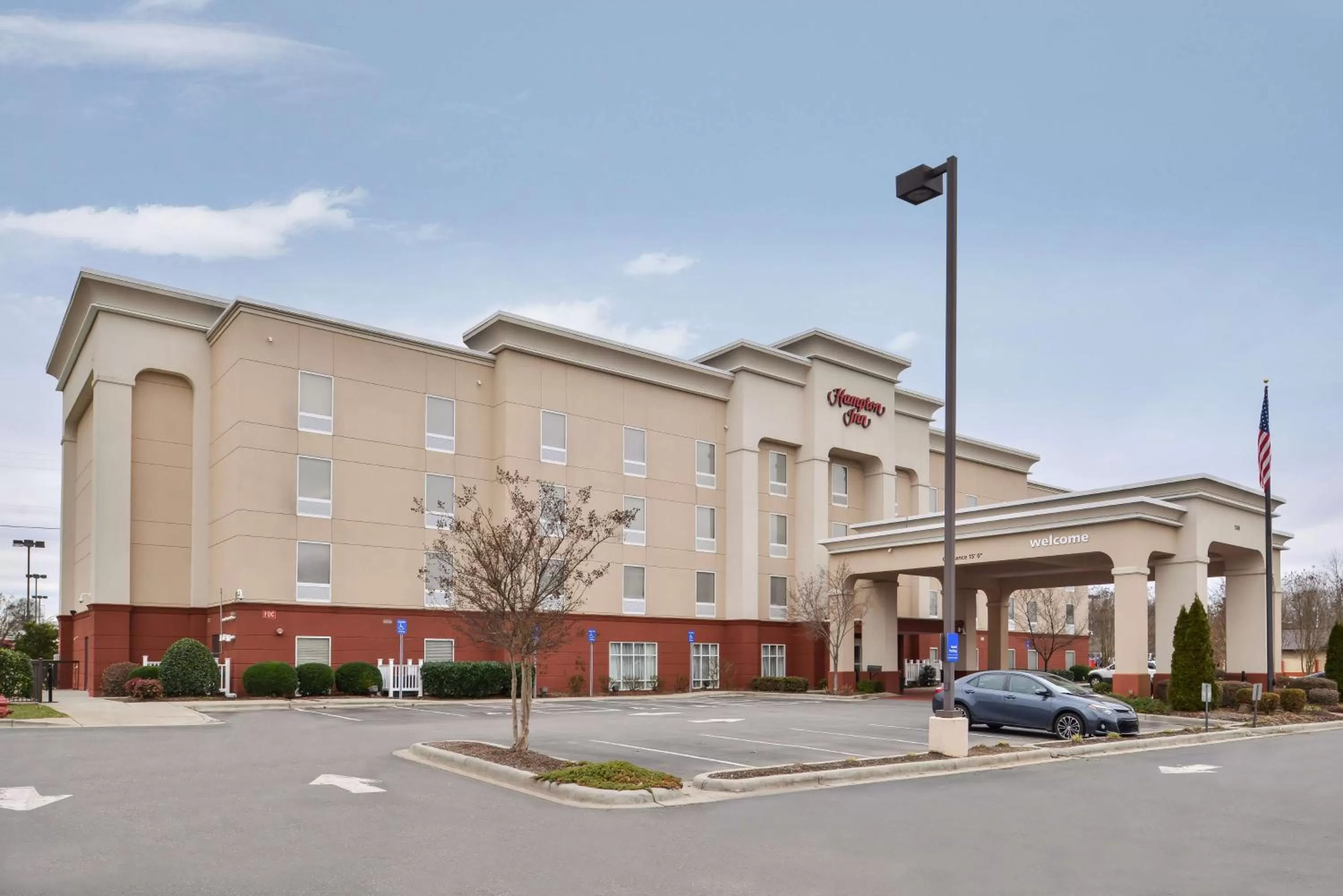 Property building in Hampton Inn Statesville
