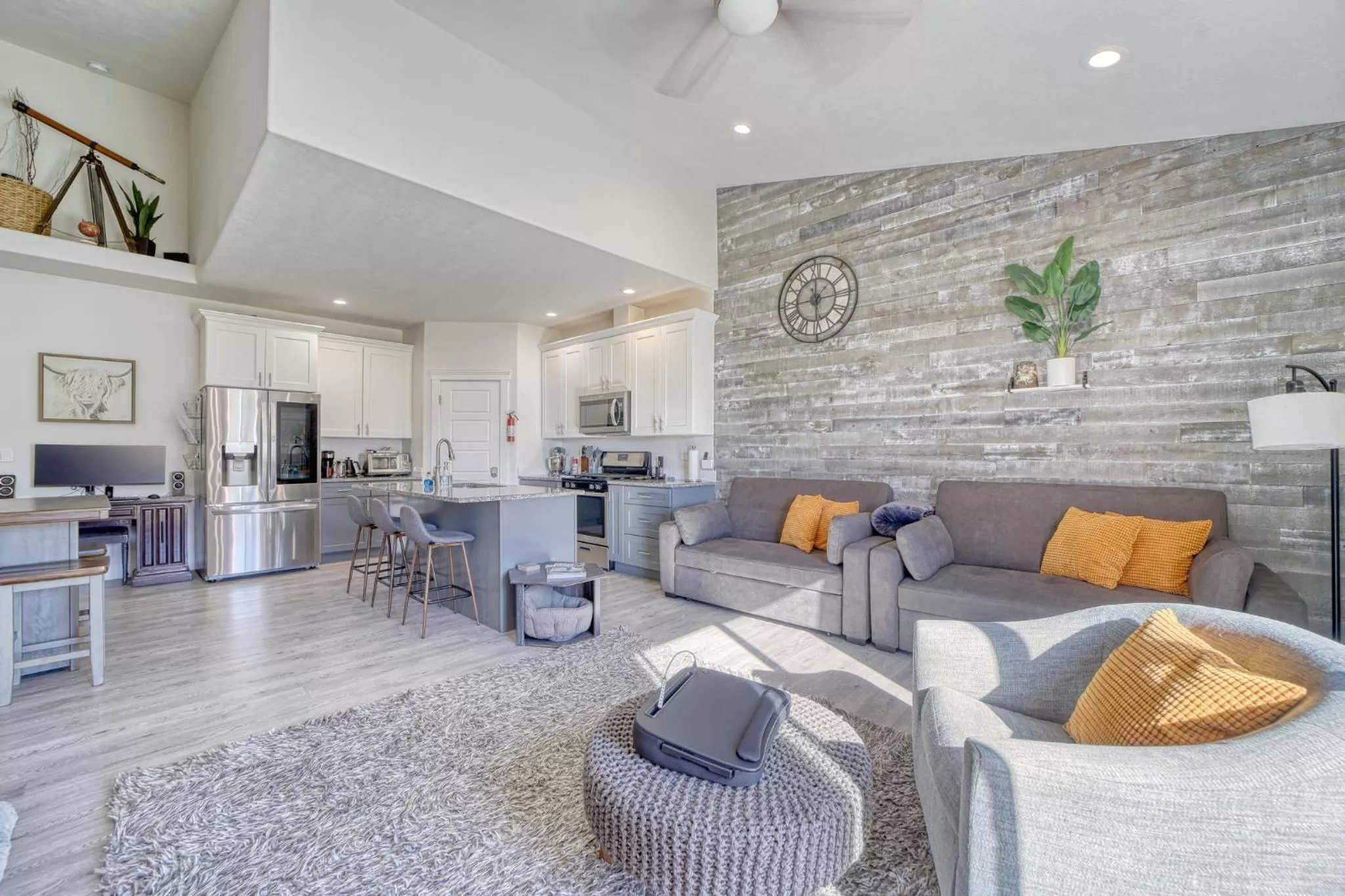 Living room, Seating Area in TJ Rancher - West Side Twin Falls