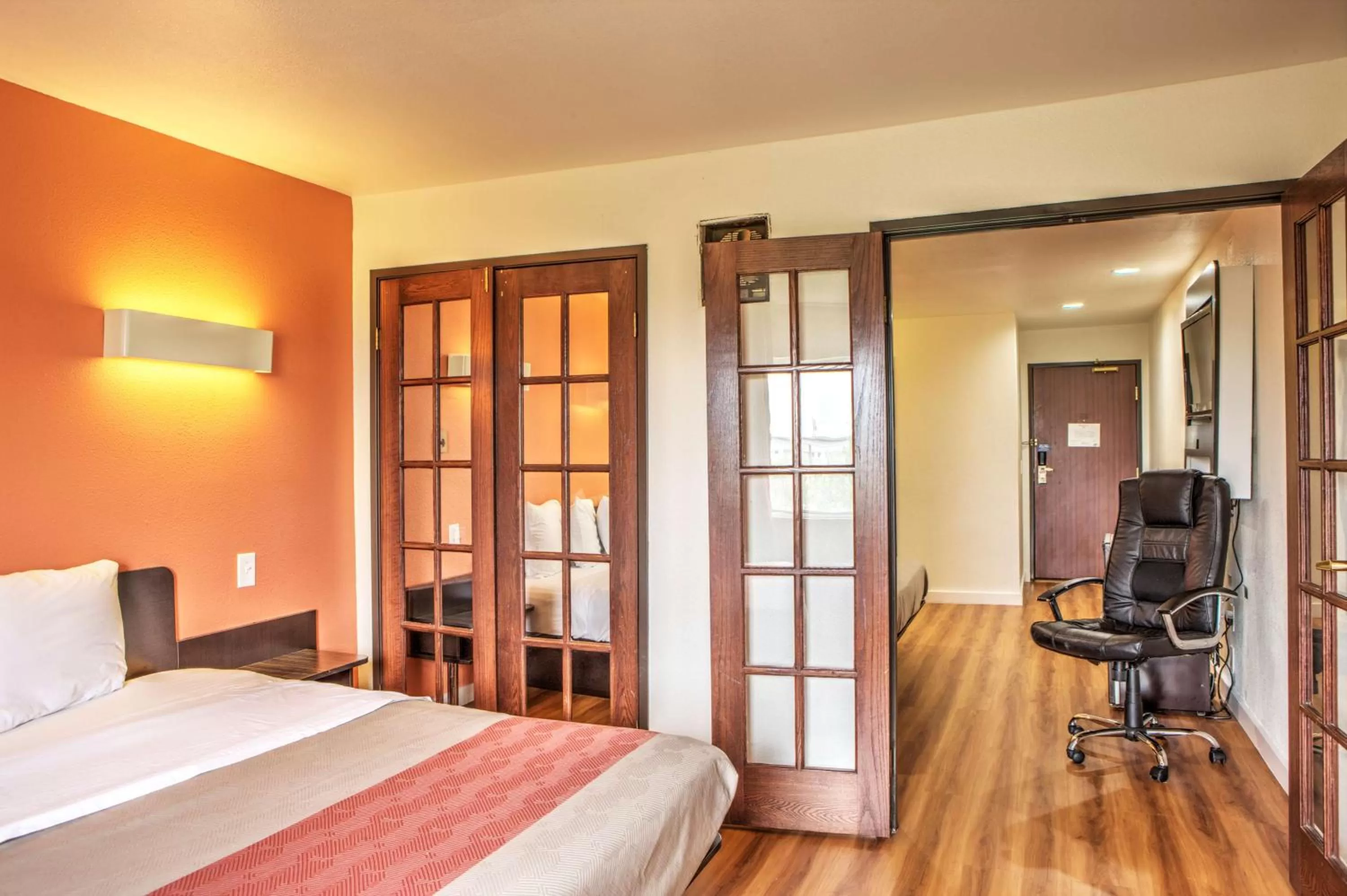 Photo of the whole room, Bed in Motel 6-Dallas, TX - Northwest