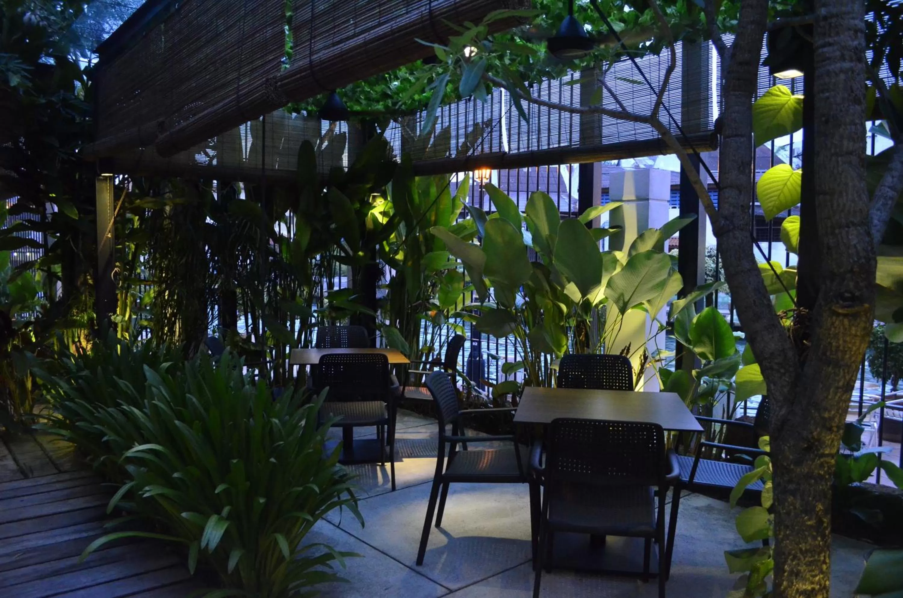 Patio in 1825 Gallery Hotel