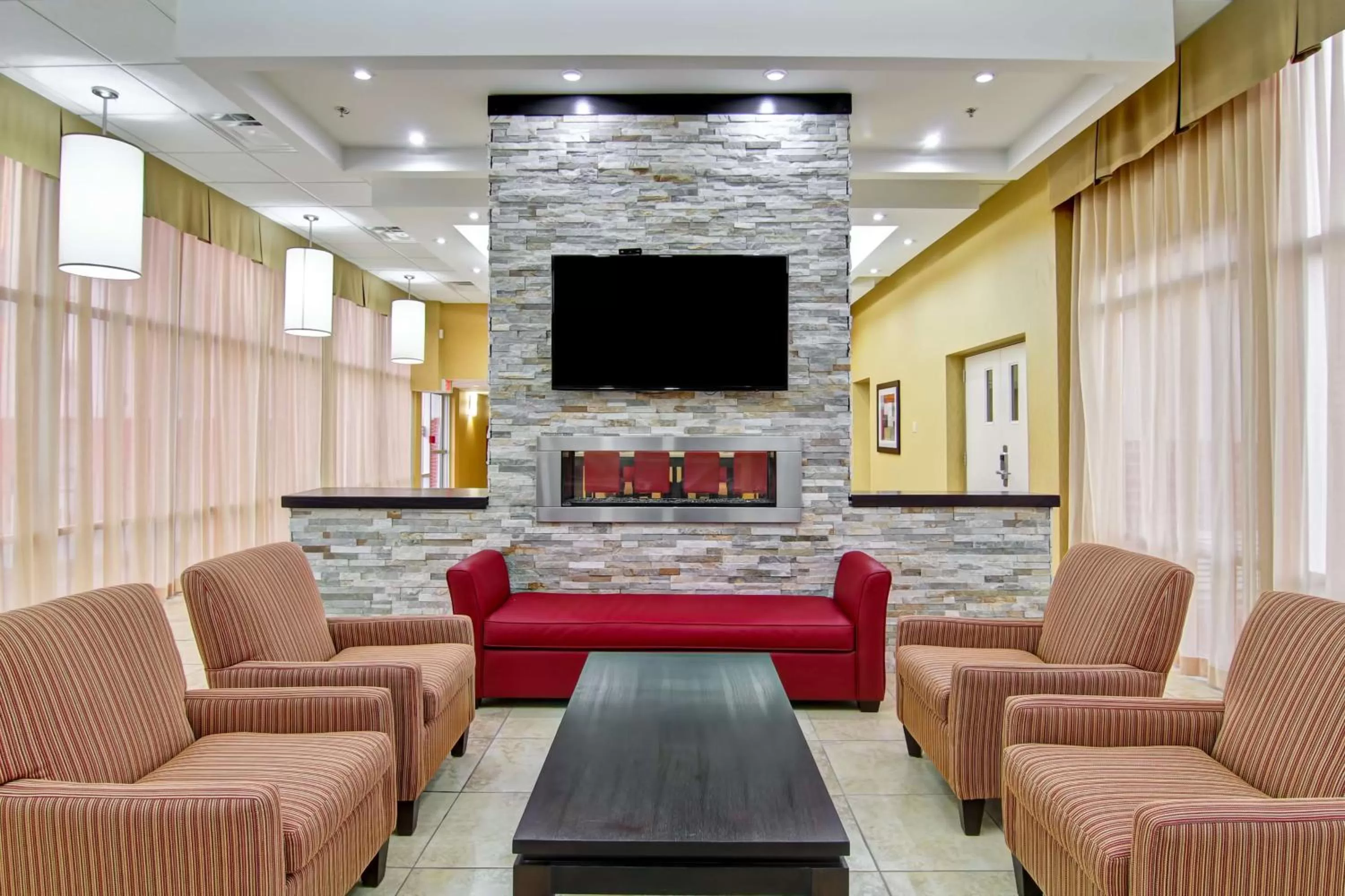 Lobby or reception in Best Western Plus Bowmanville