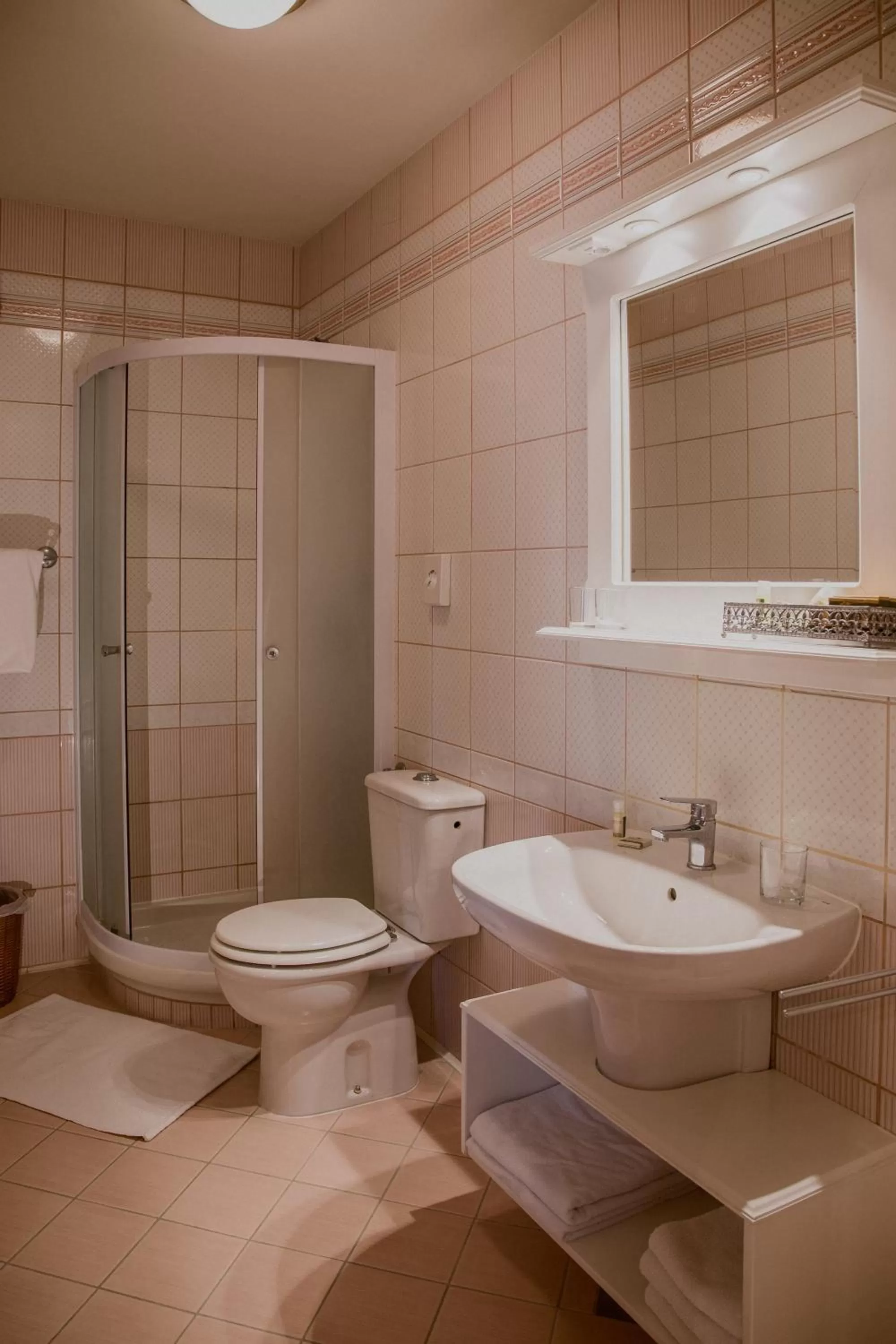 Bathroom in Splavar Rooms