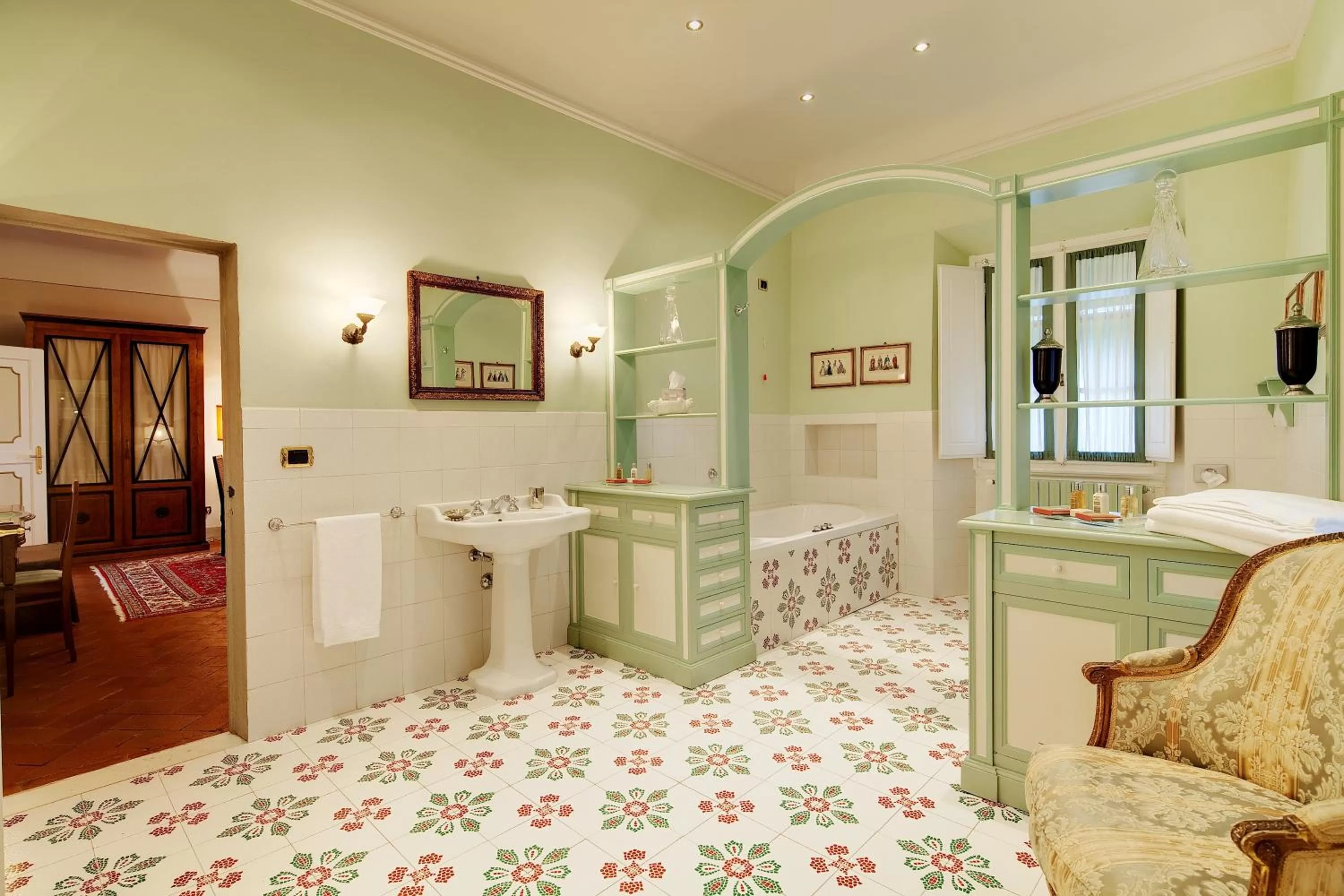 Bathroom, Bed in Villa Il Sasso - Dimora d'Epoca