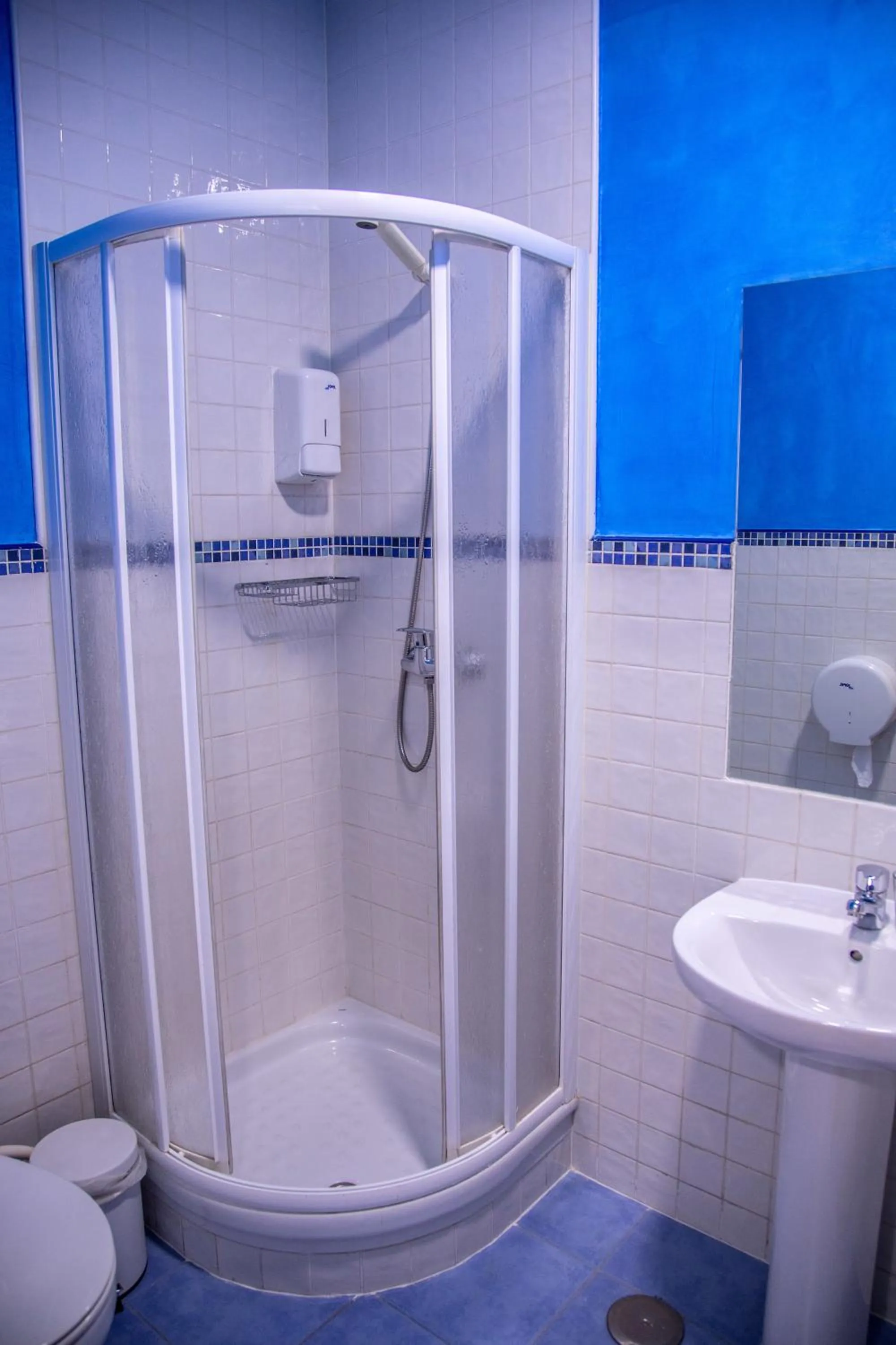 Bathroom in Hostal Montaloya