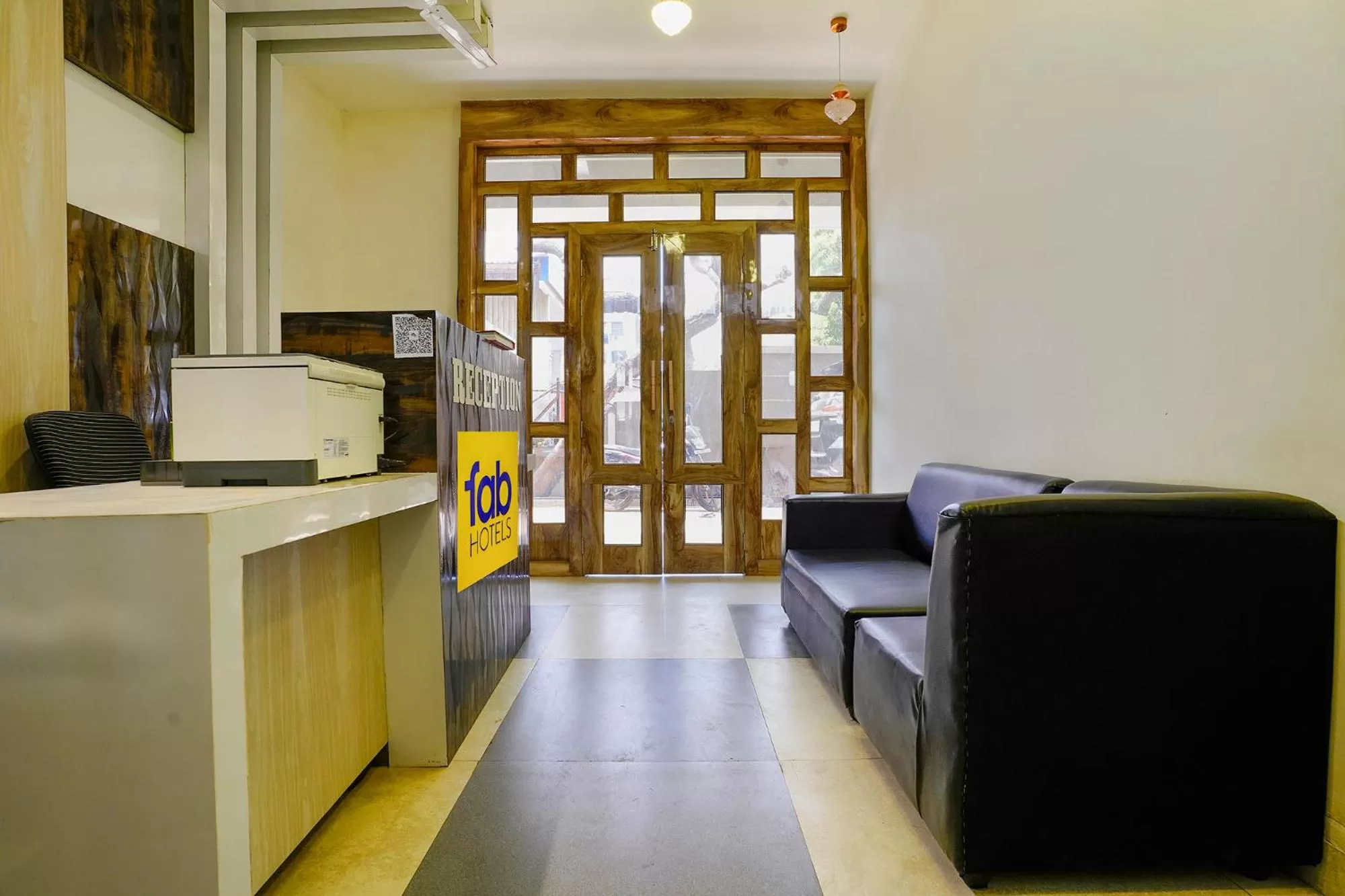 Lobby or reception in FabHotel Bhiwandi Palace