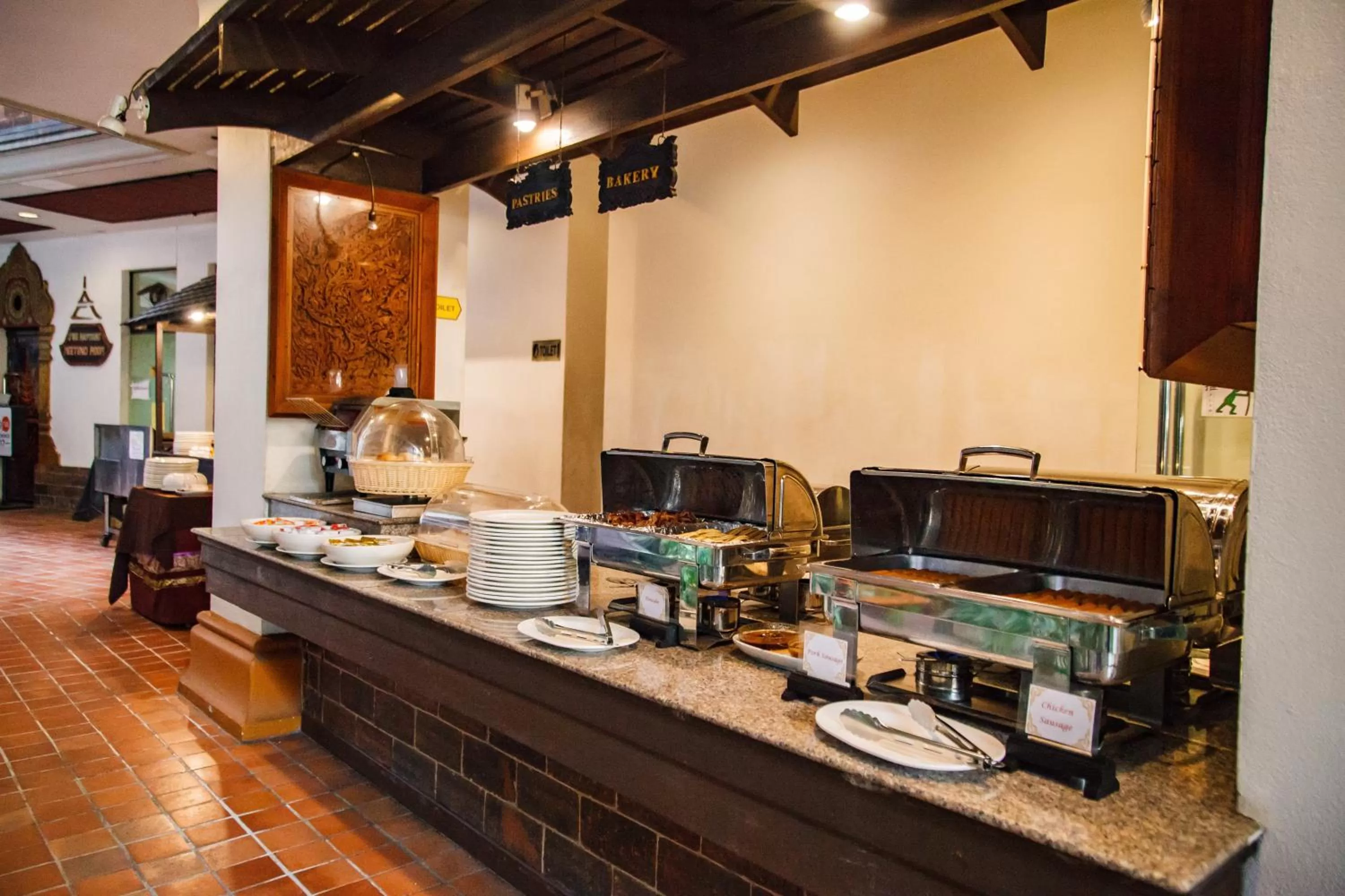 Restaurant/places to eat in Raming Lodge Hotel