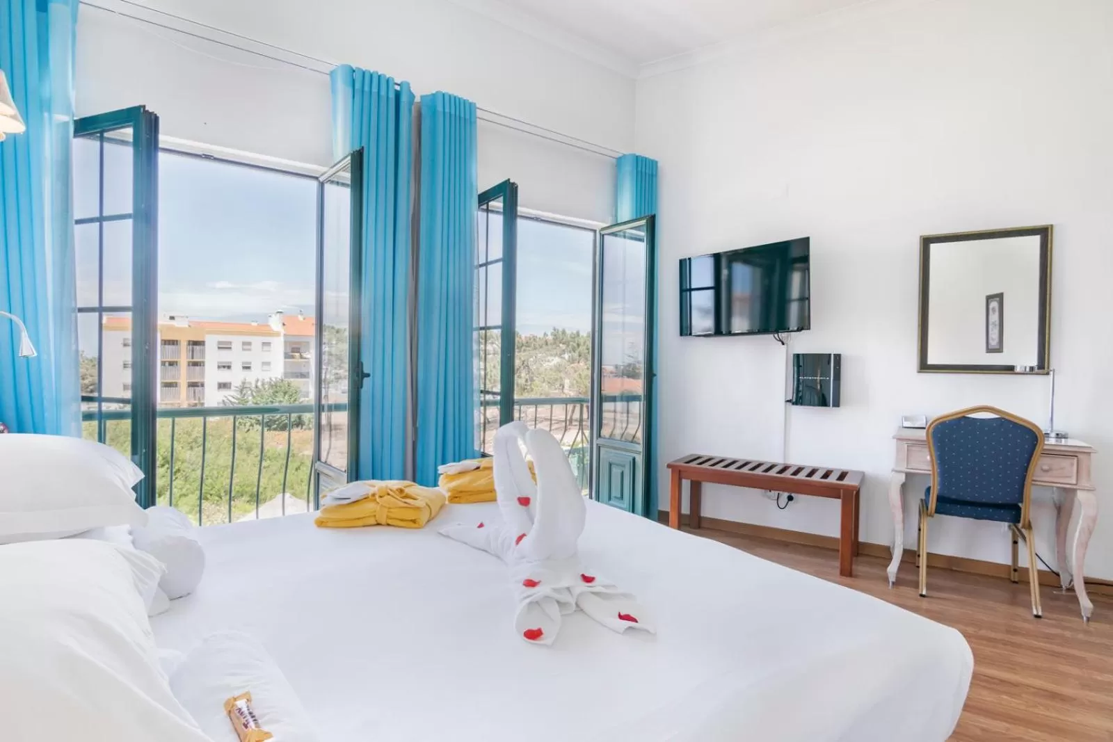 View (from property/room), Bed in Hotel Dom Vasco