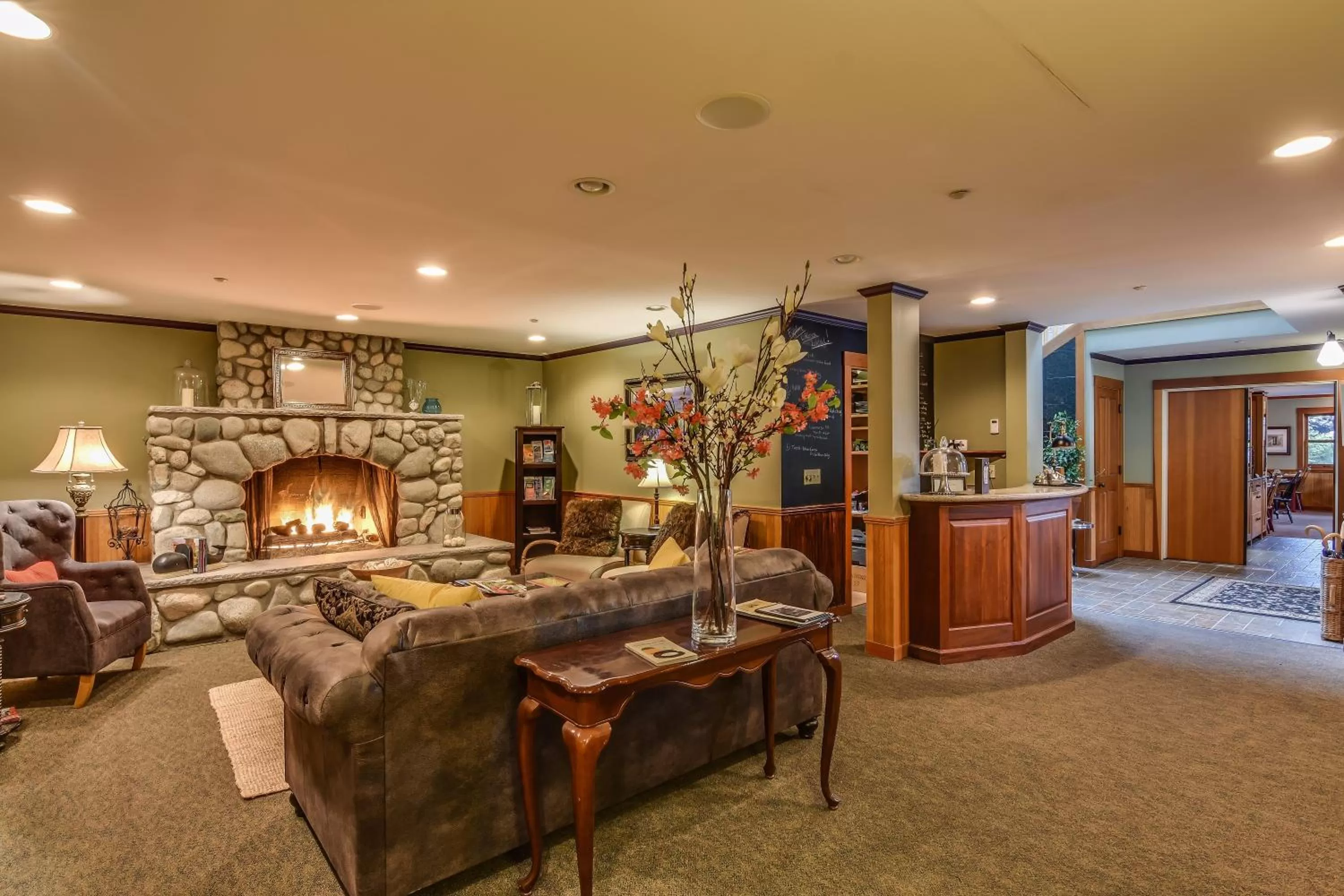 Communal lounge/ TV room in Wild Iris Inn