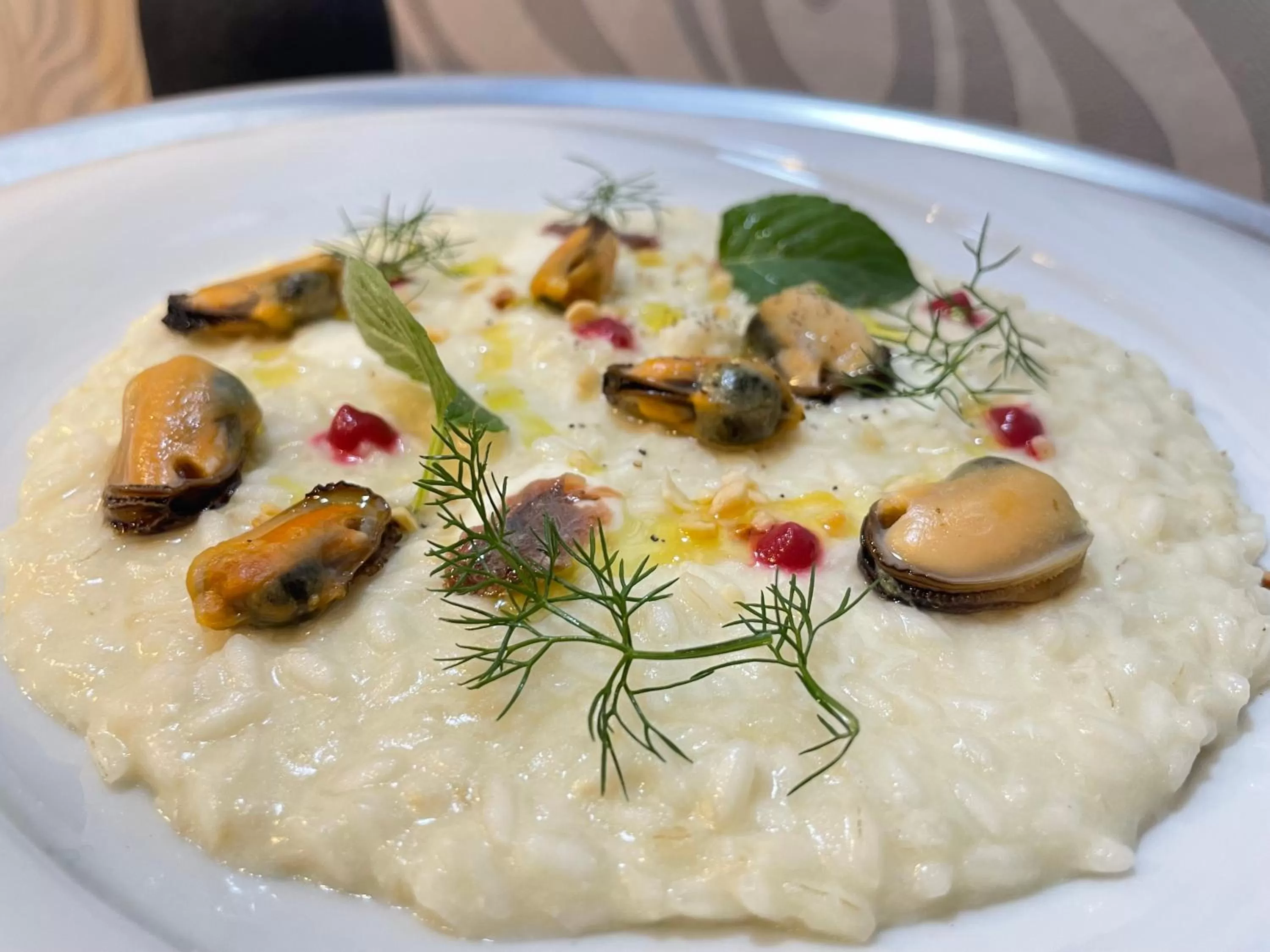 Restaurant/places to eat in Blue Shades Hotel