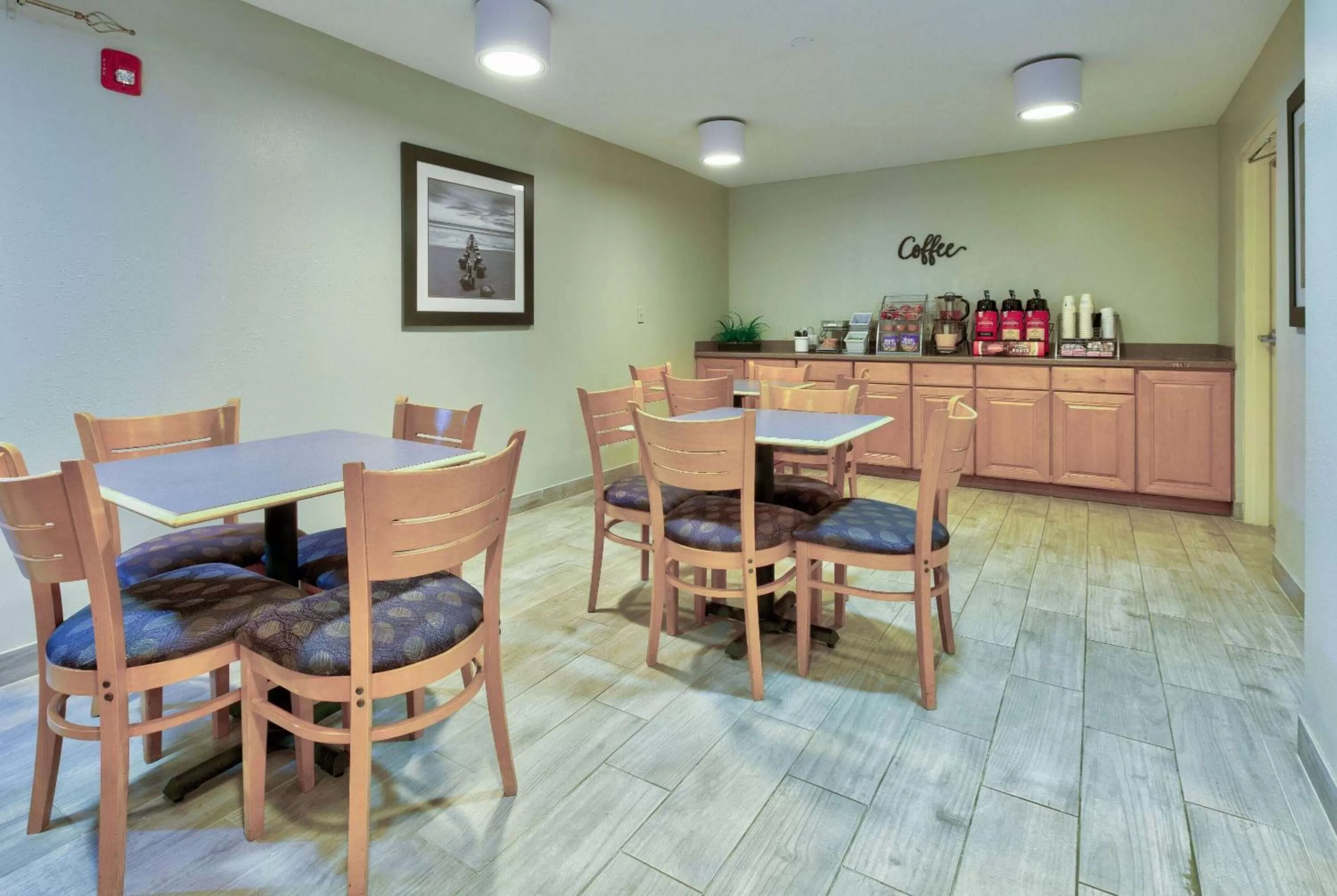 Breakfast in Super 8 by Wyndham Diberville Biloxi Area