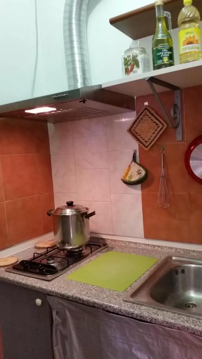 Communal kitchen in Villa Morgante B&B