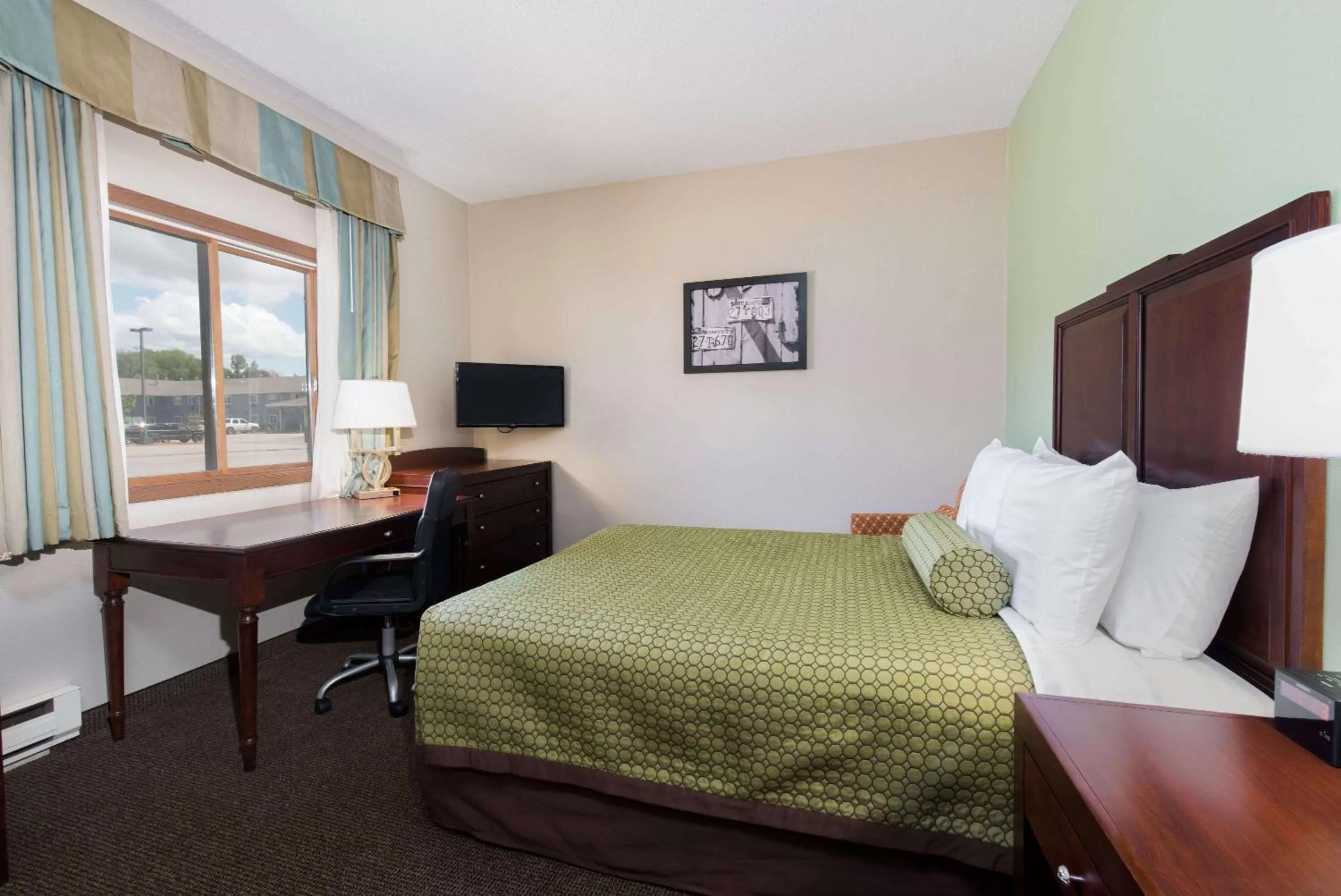 Photo of the whole room, Bed in Baymont by Wyndham Pierre