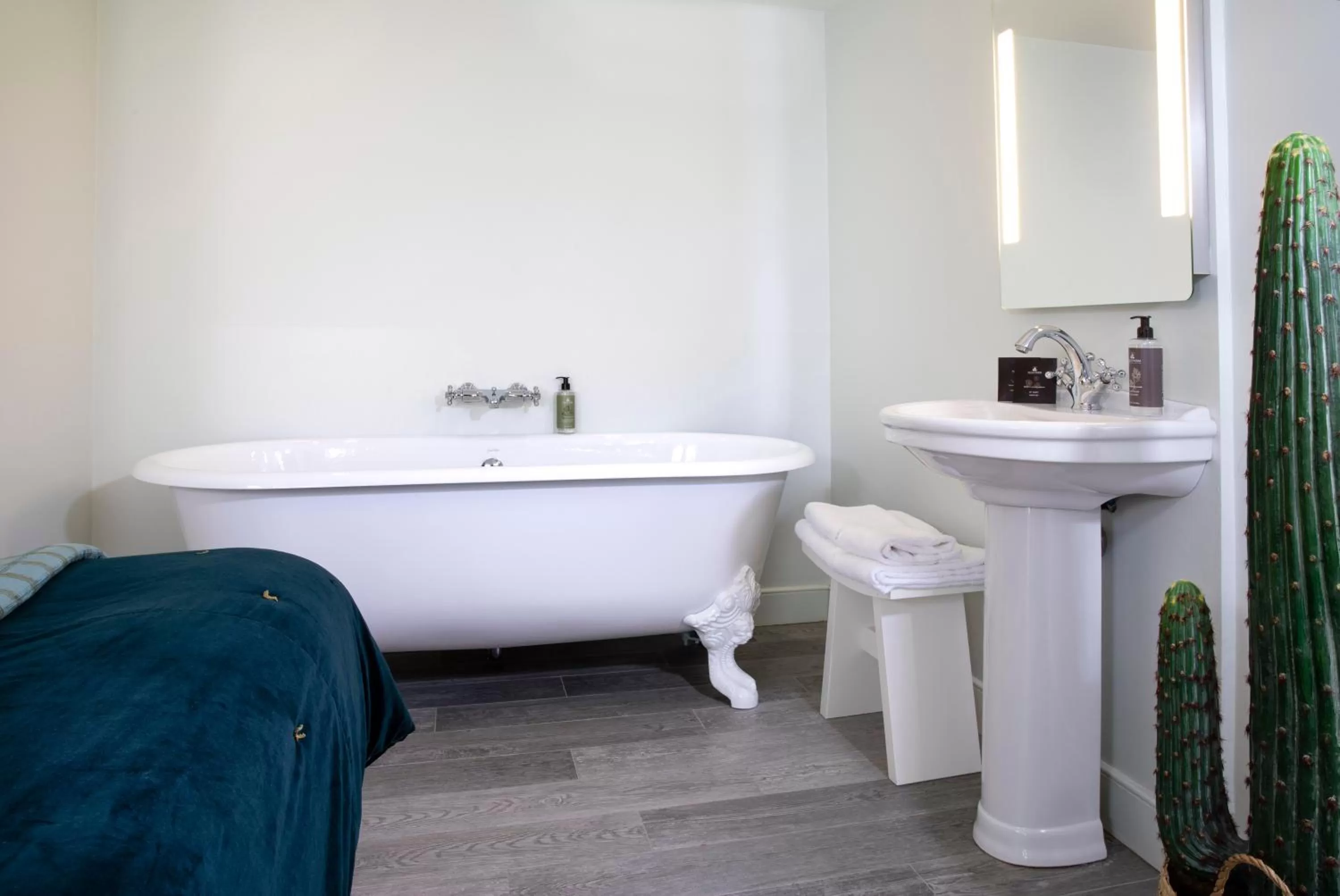 Bathroom in Hôtel Marais Hôme