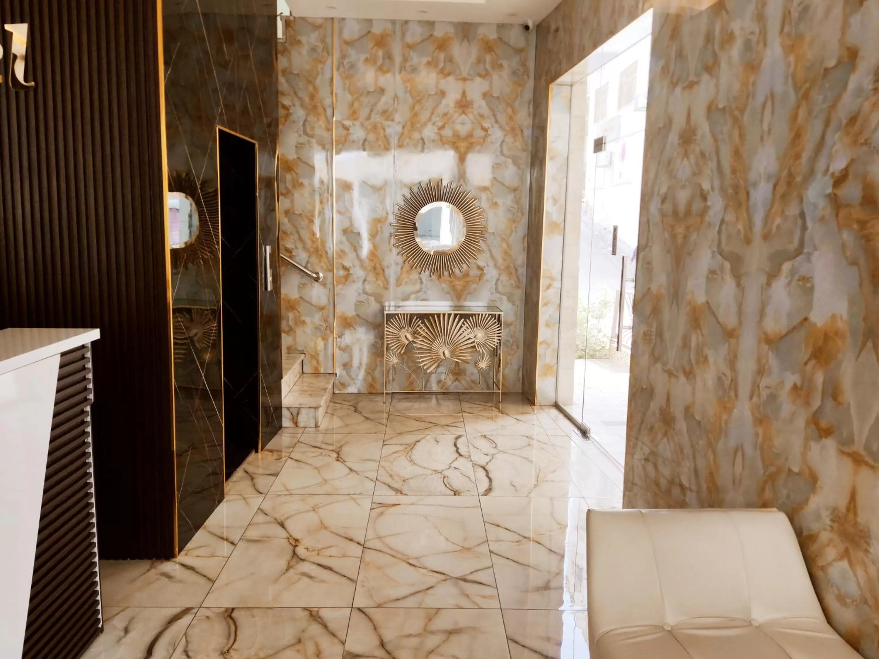 Lobby or reception in Golden Plaza Hotel